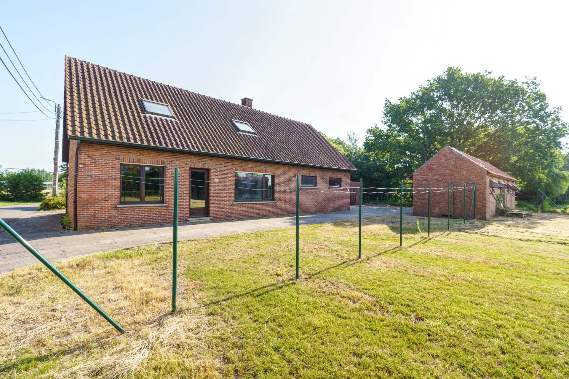 Rustig gelegen, te renoveren woning op 18a75ca te Herselt — foto