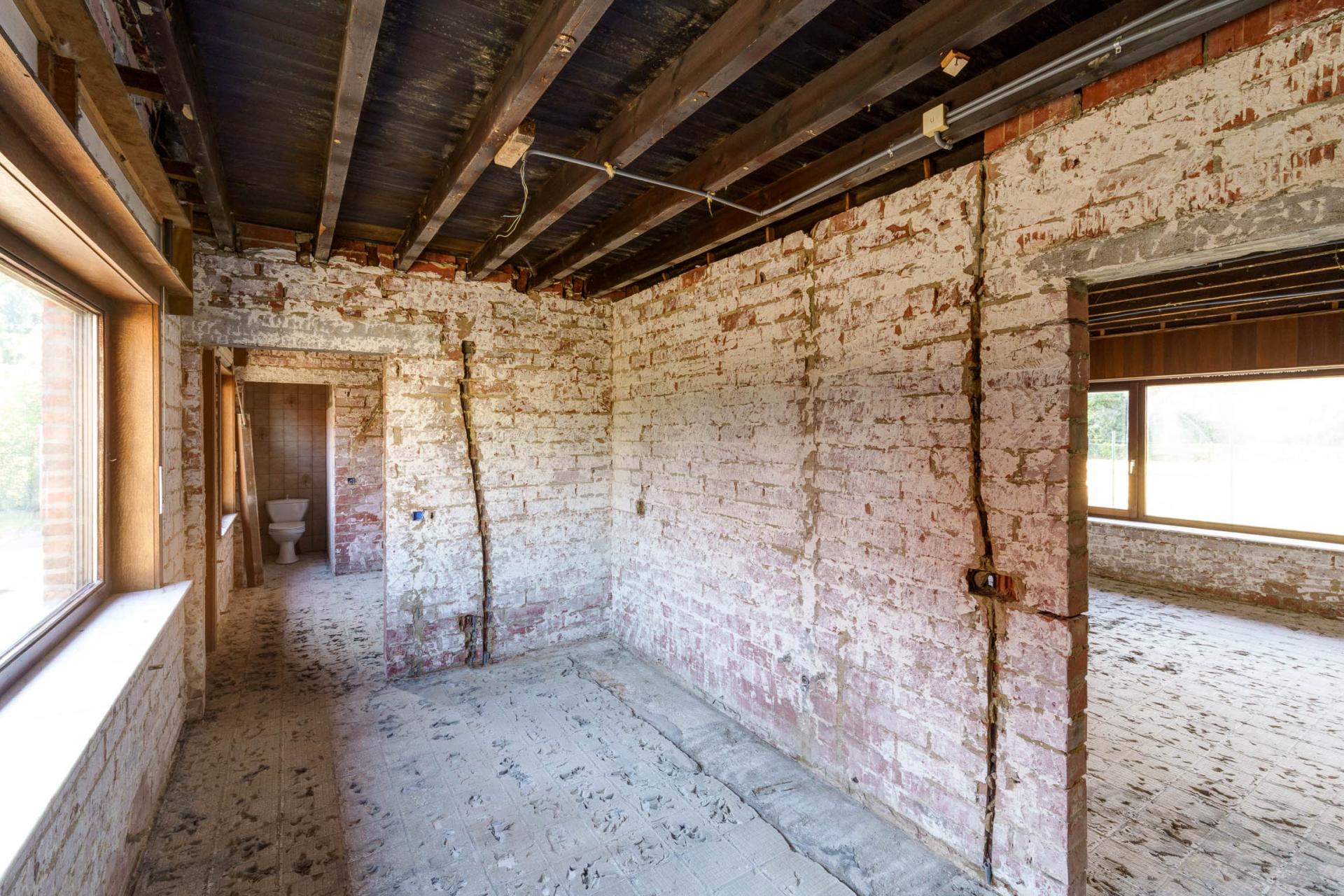 Rustig gelegen, te renoveren woning op 18a75ca te Herselt — foto