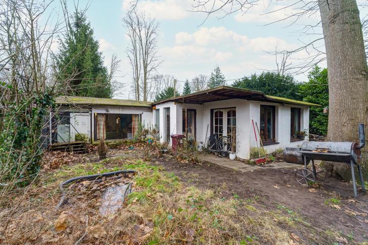Te renoveren/af te breken woning in Schoten — foto