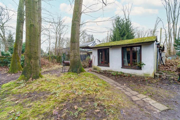 Te renoveren/af te breken woning in Schoten — foto