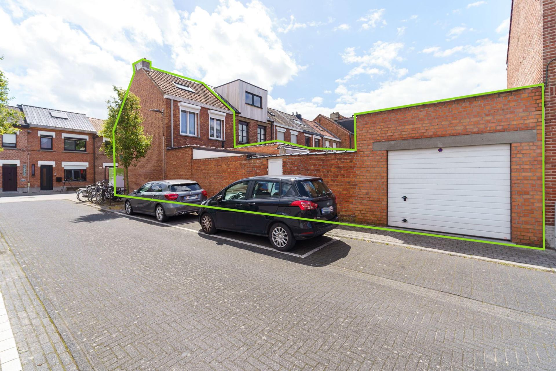 Gerenoveerde HOB in rustige wijk met garage in Mechelen — foto