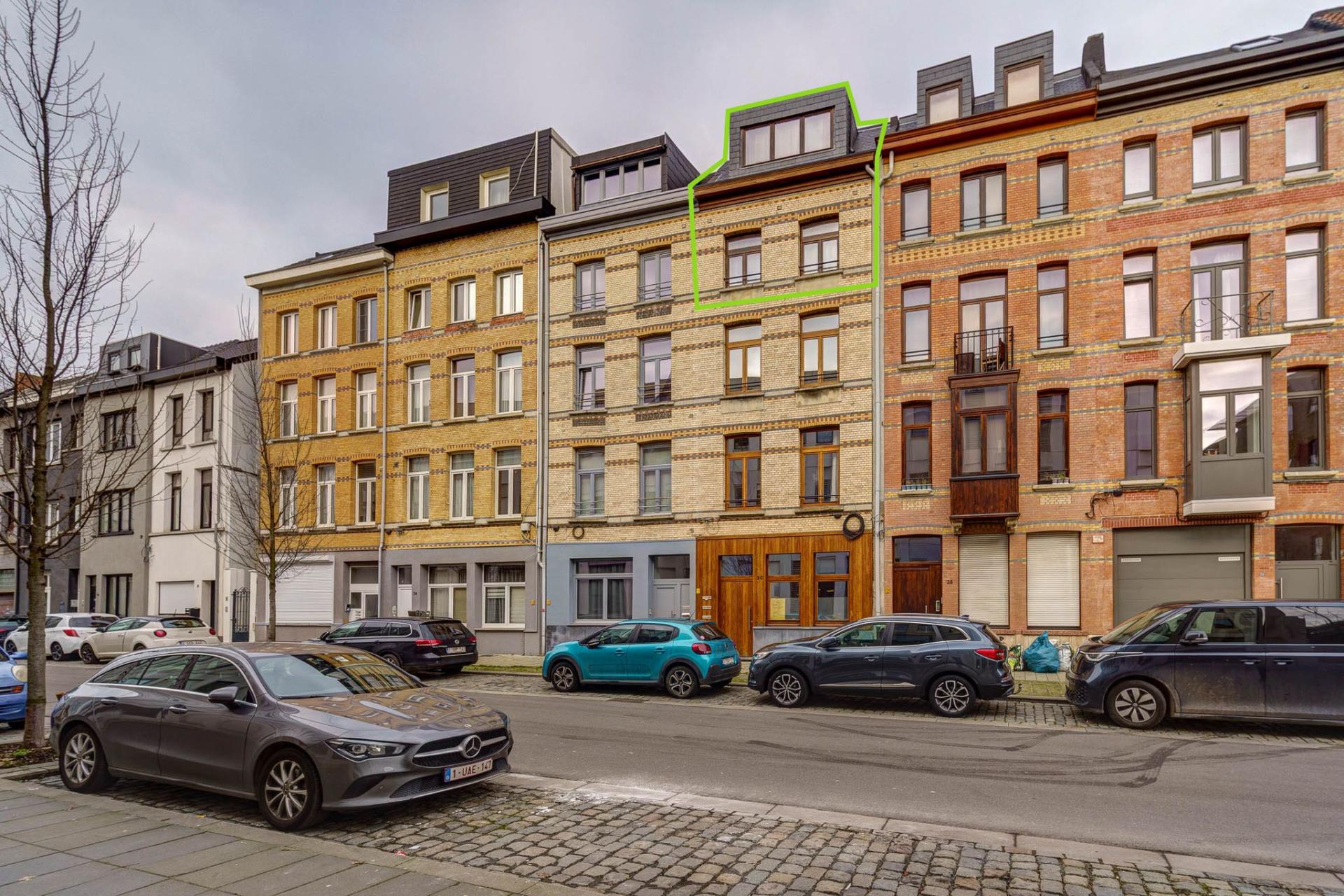 Instapklaar duplexappartement nabij Park Spoor Noord — foto