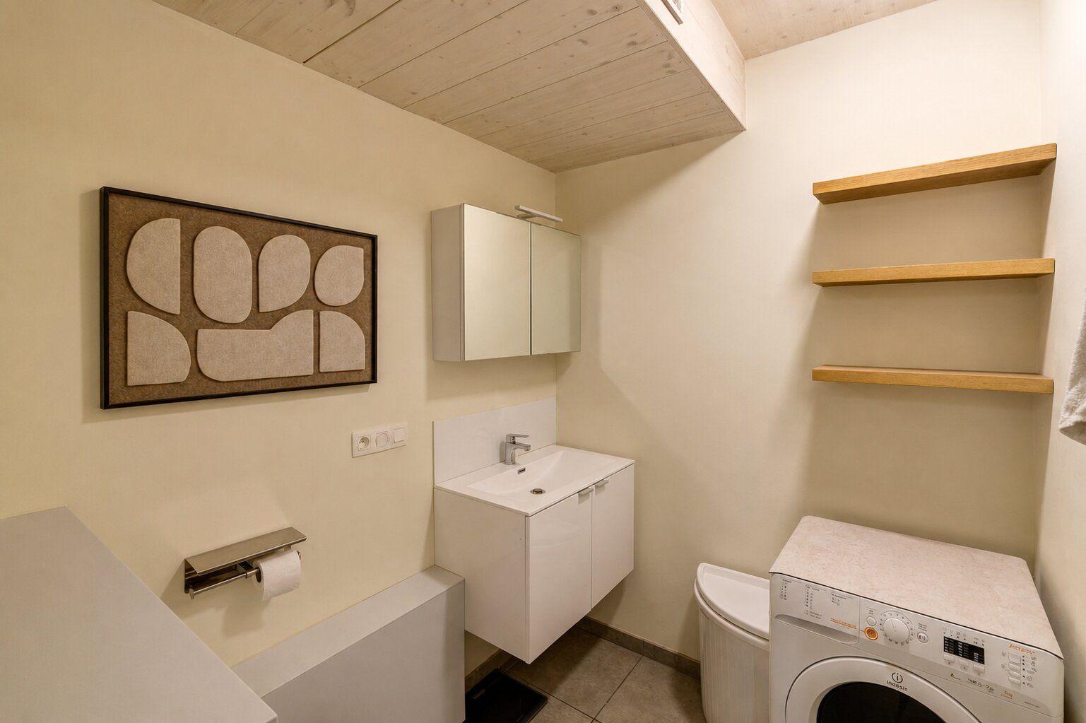 Instapklaar duplexappartement nabij Park Spoor Noord — foto
