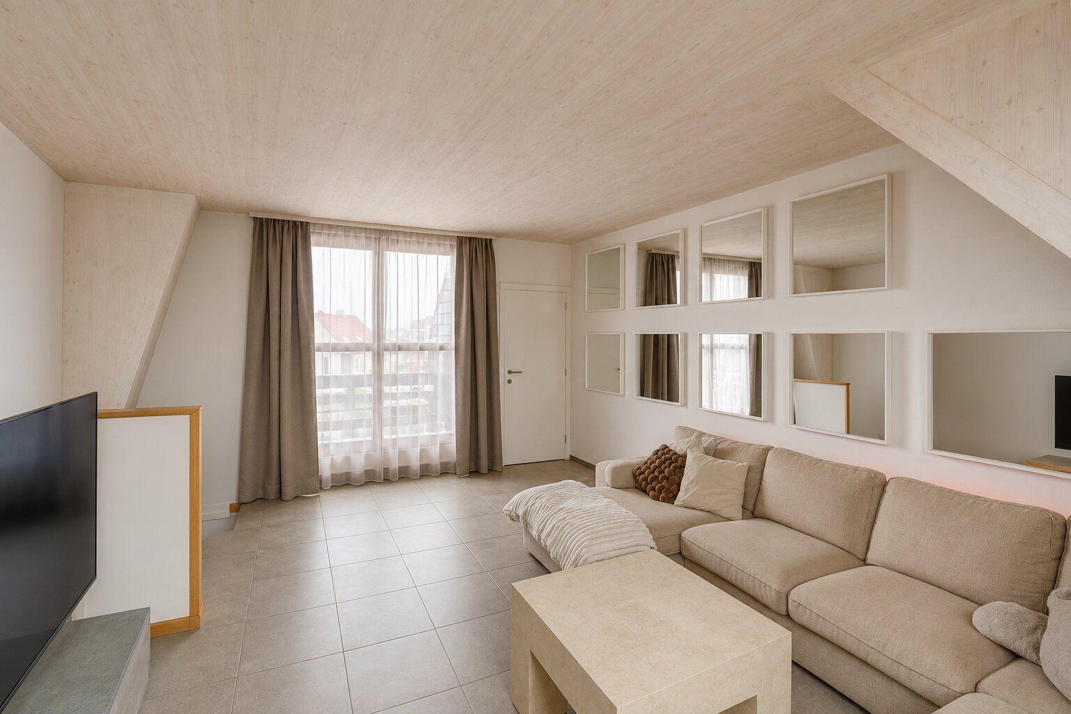 Instapklaar duplexappartement nabij Park Spoor Noord — foto