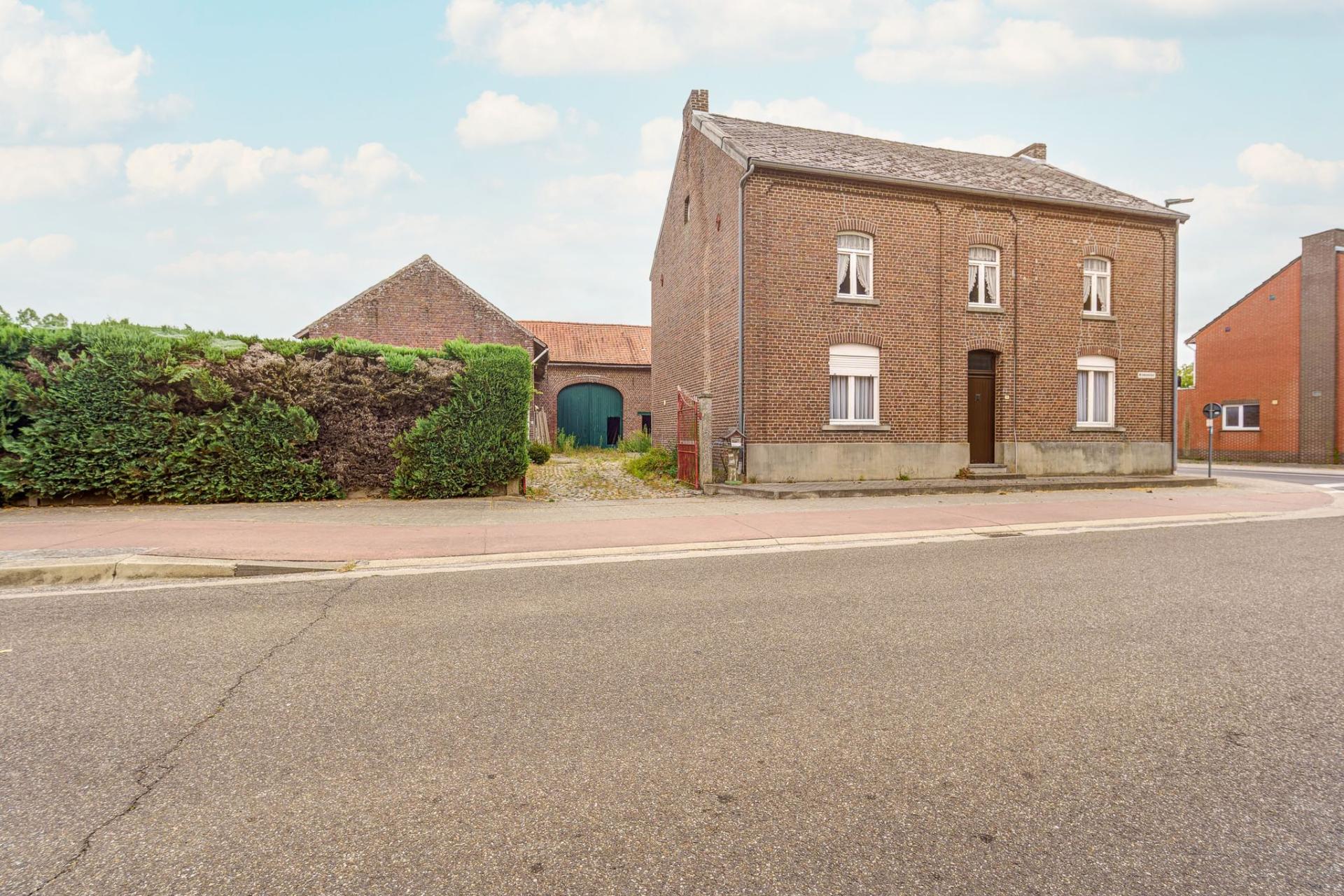 Karaktervolle hoeve met verkavelingspotentieel in Budingen. — foto