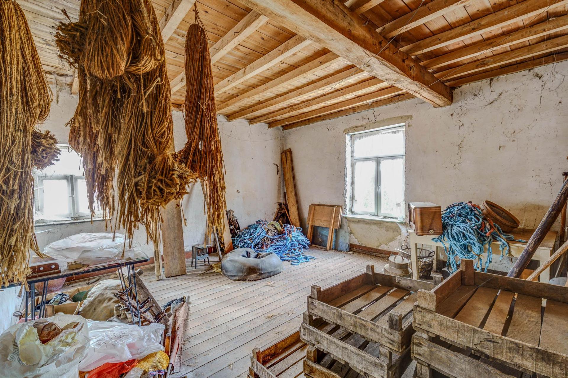 Karaktervolle hoeve met verkavelingspotentieel in Budingen. — foto