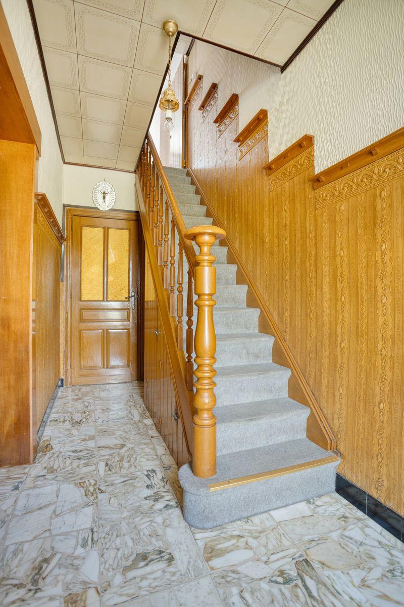 Open bebouwing met renovatiepotentieel in landelijk Hoeleden — foto
