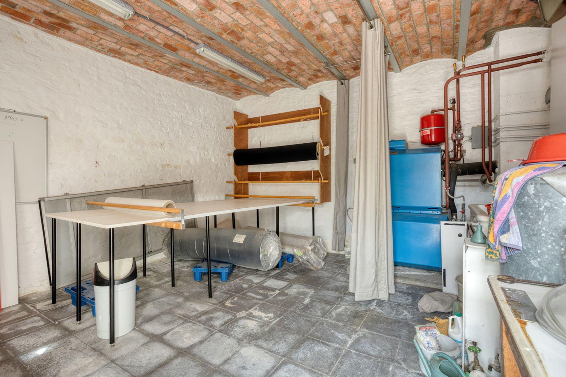 Open bebouwing met renovatiepotentieel in landelijk Hoeleden — foto