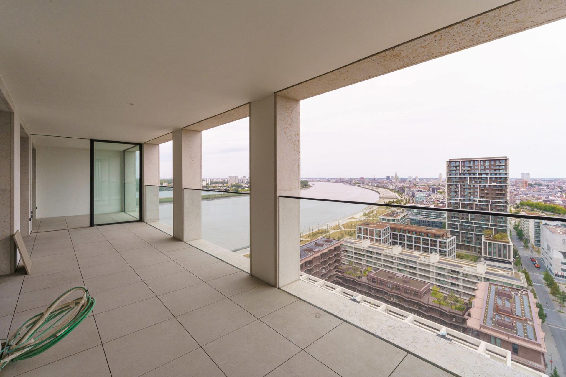 Luxe loft met uitzicht Schelde en skyline Antwerpen — foto