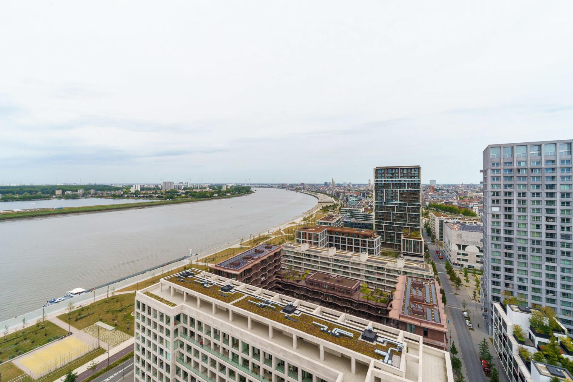 Luxe loft met uitzicht Schelde en skyline Antwerpen — foto