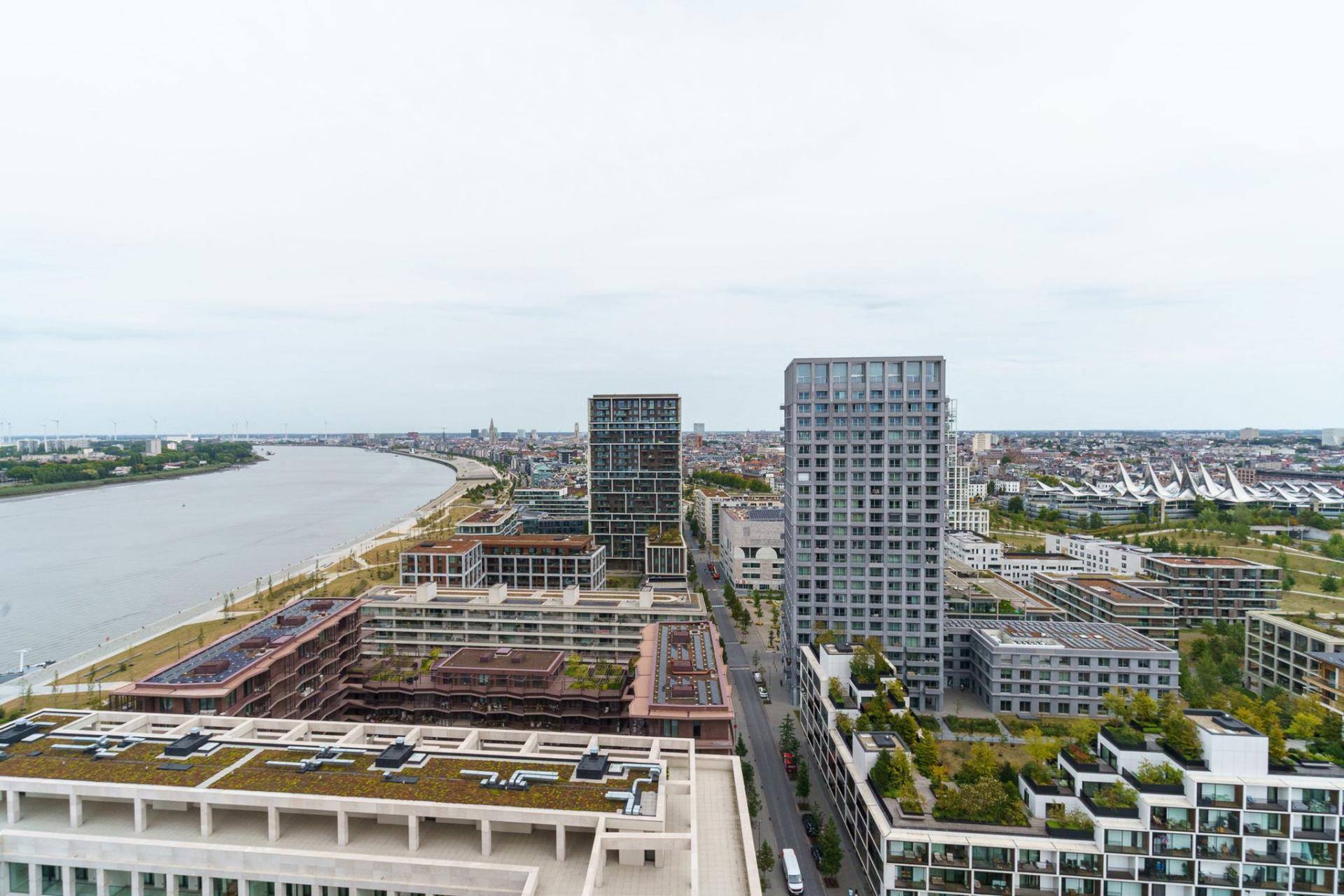 Luxe loft met uitzicht Schelde en skyline Antwerpen — foto