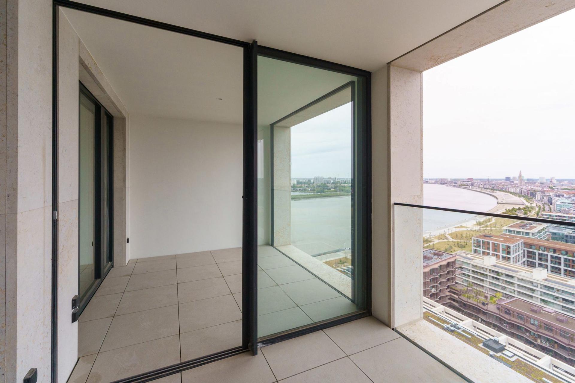 Luxe loft met uitzicht Schelde en skyline Antwerpen — foto