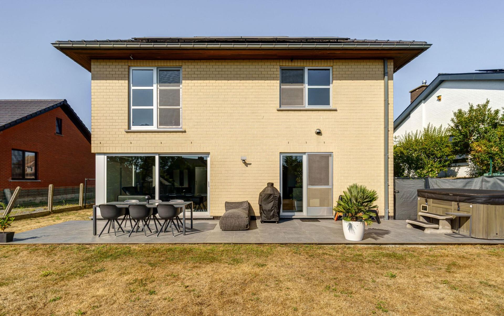 Ruime villa met 4 slaapkamers te Putte — foto