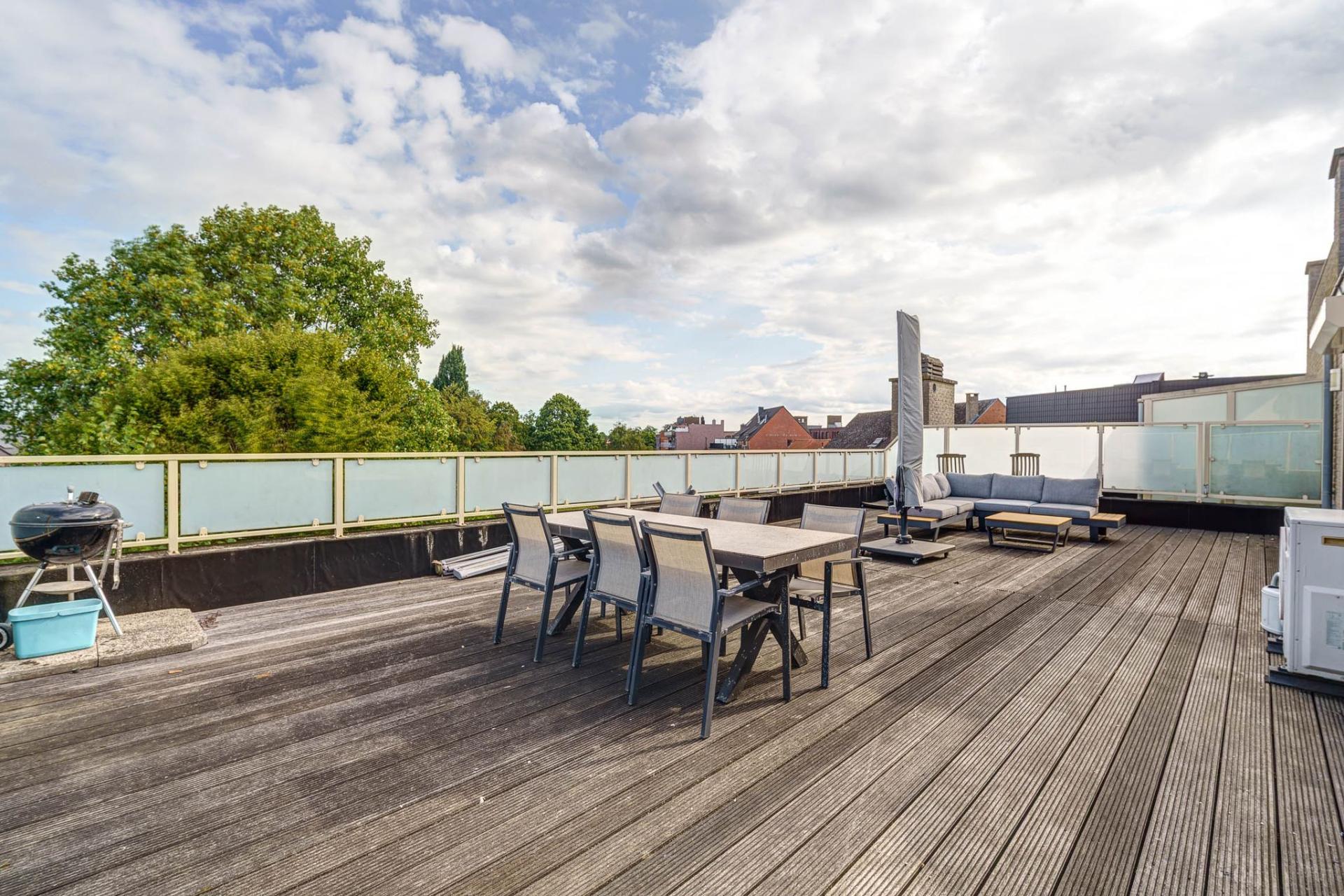 Exclusief penthouse, twee slpks en riant zonneterras in Geel — foto