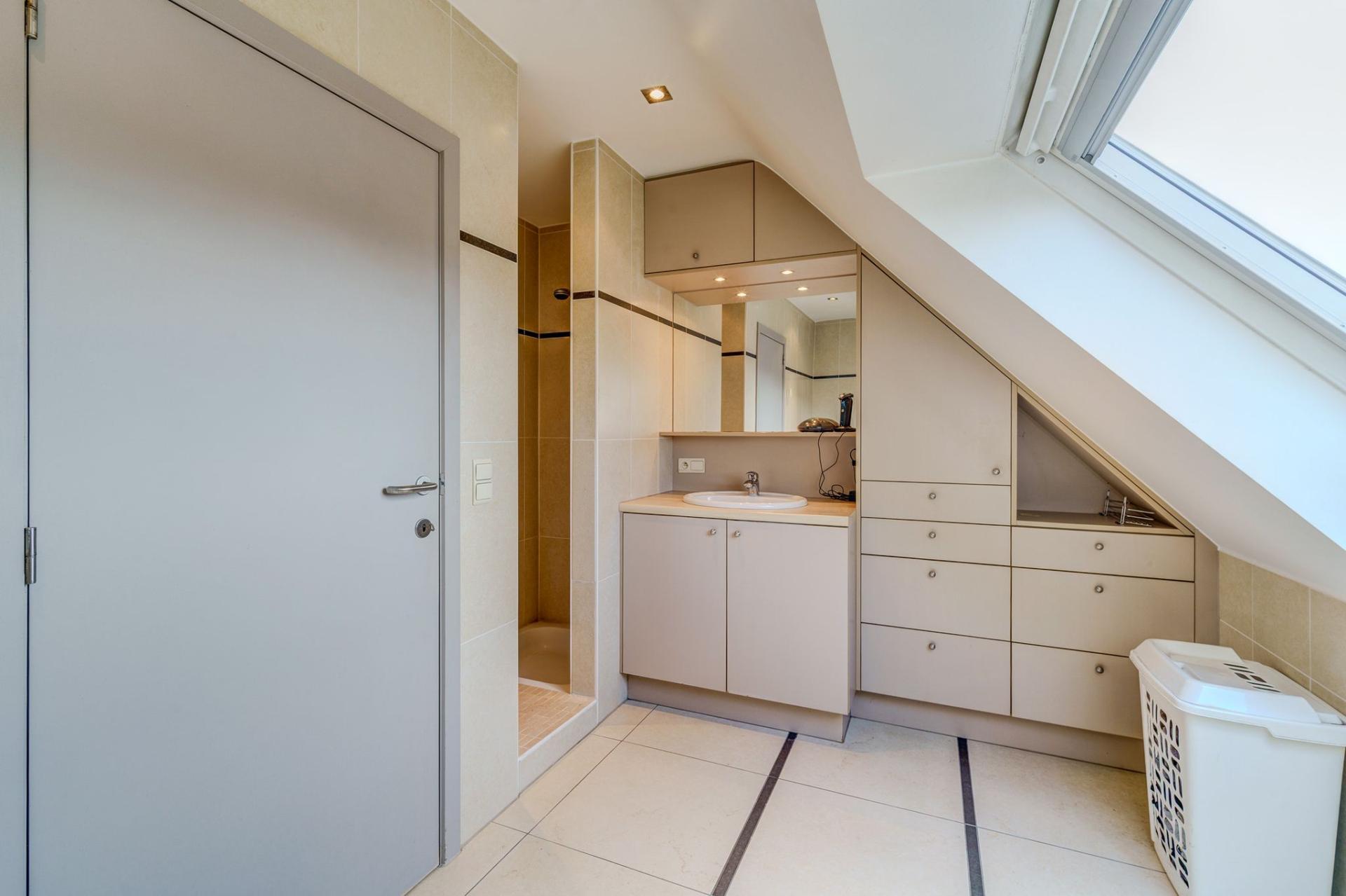 Exclusief penthouse, twee slpks en riant zonneterras in Geel — foto