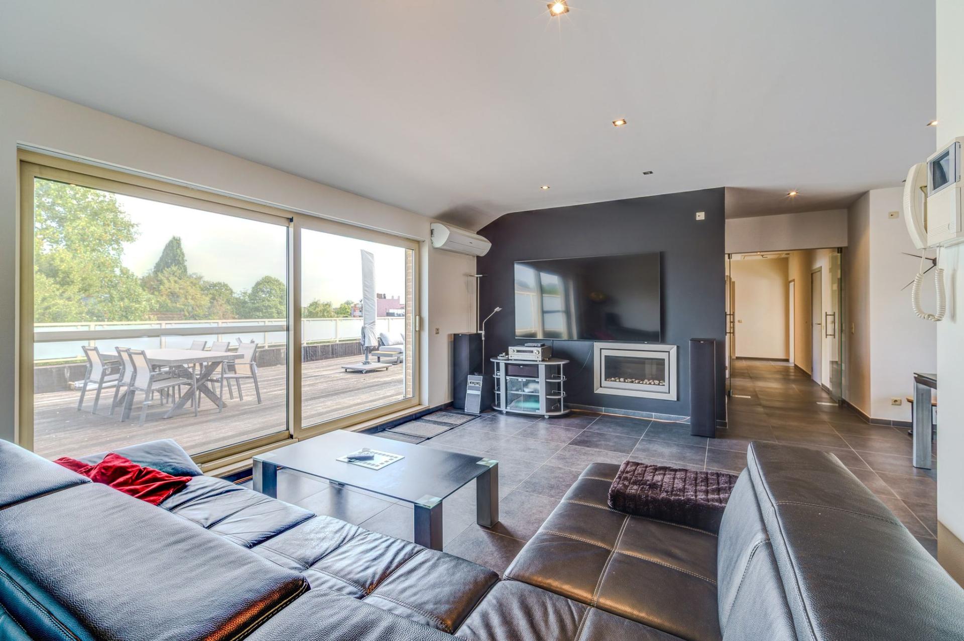 Exclusief penthouse, twee slpks en riant zonneterras in Geel — foto