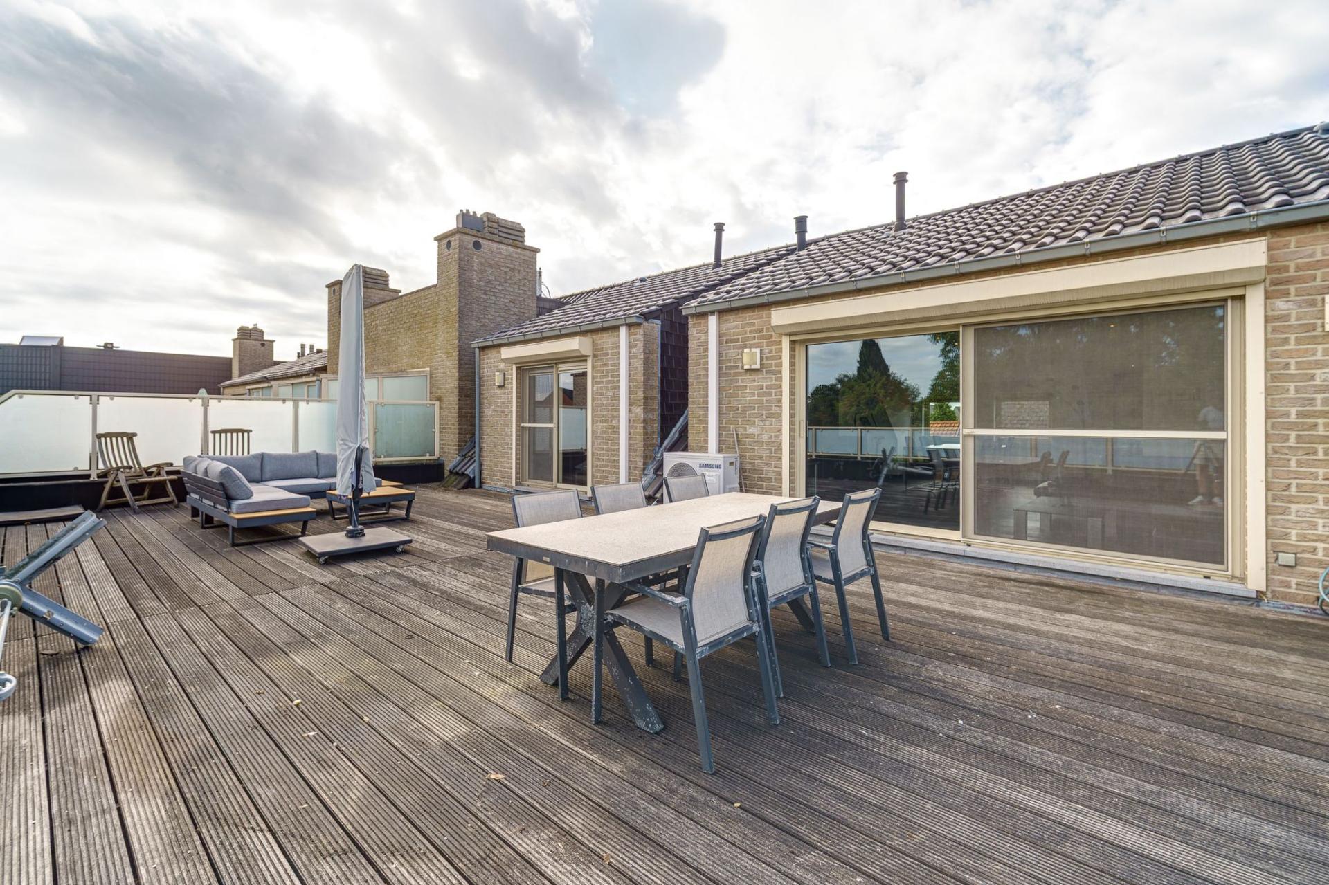 Exclusief penthouse, twee slpks en riant zonneterras in Geel — foto