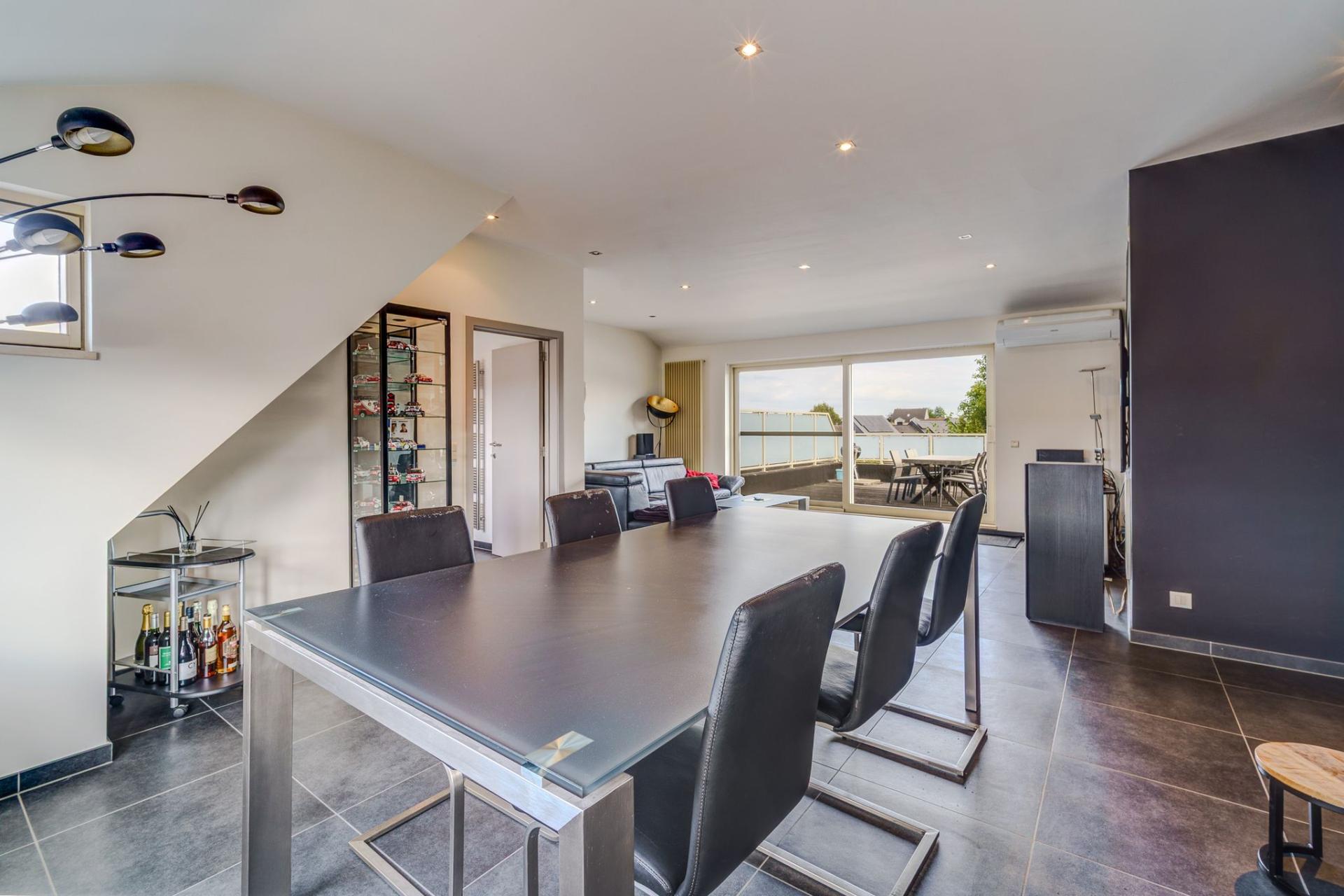 Exclusief penthouse, twee slpks en riant zonneterras in Geel — foto