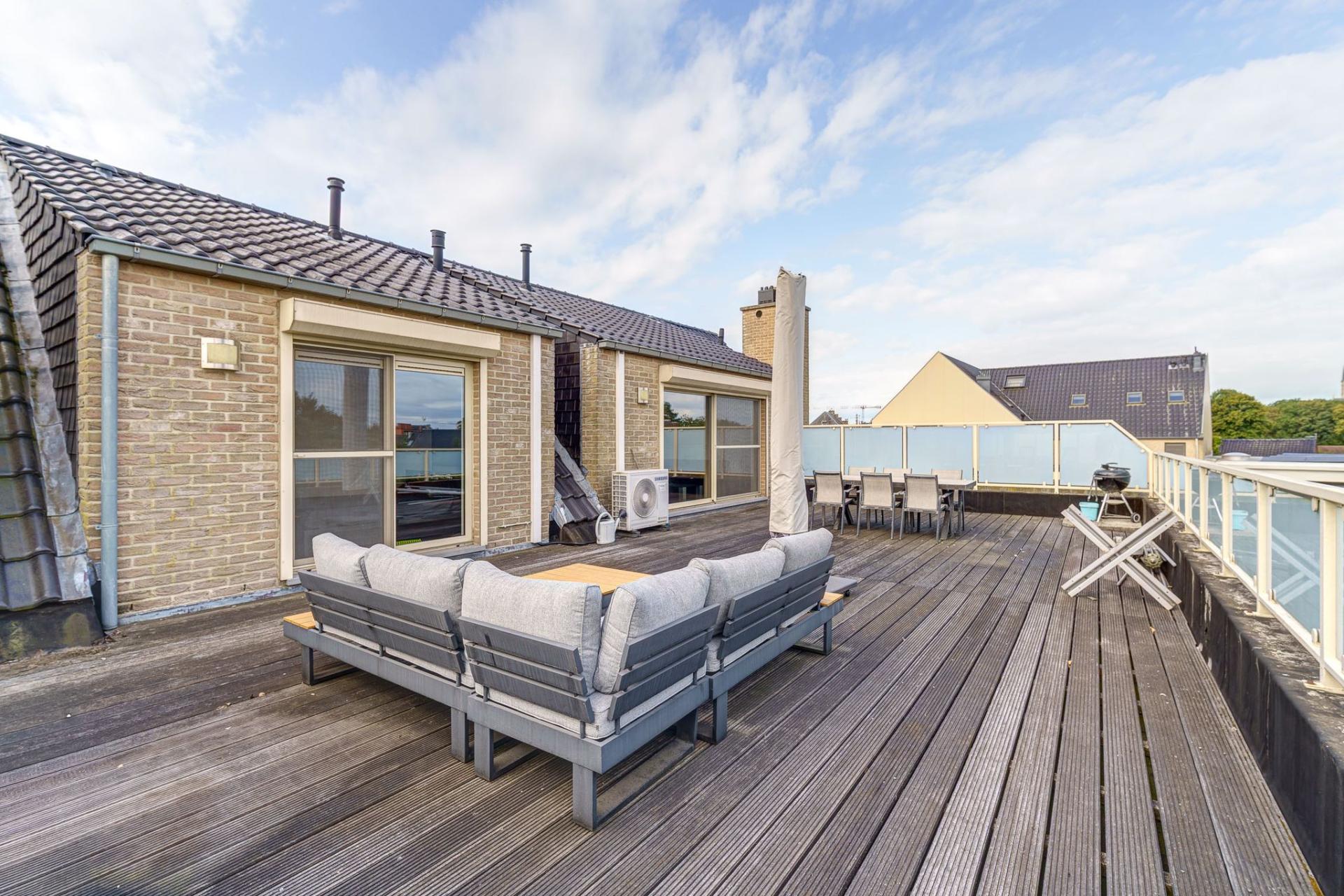 Exclusief penthouse, twee slpks en riant zonneterras in Geel — foto