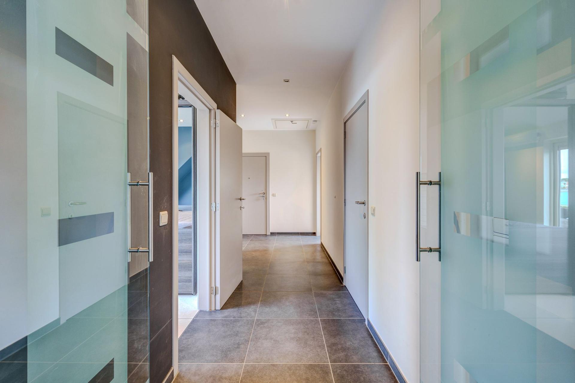 Exclusief penthouse, twee slpks en riant zonneterras in Geel — foto