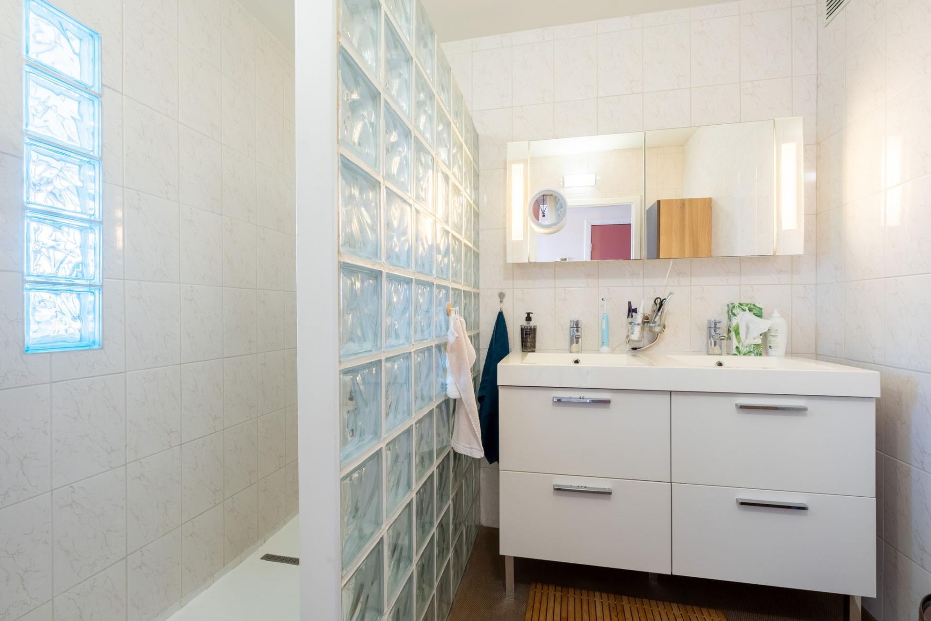 1-slaapkamer appartement met ruim terras — foto