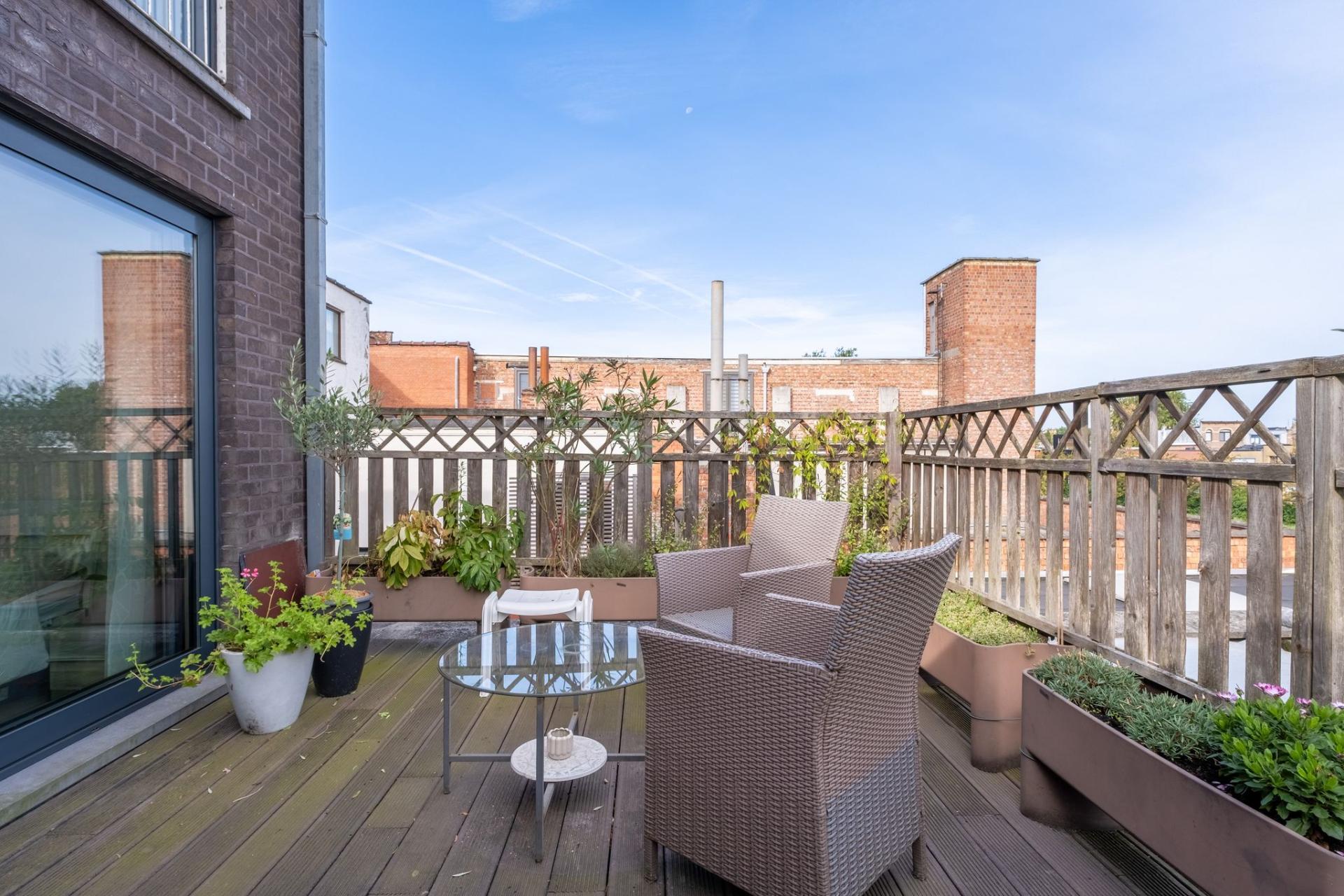 1-slaapkamer appartement met ruim terras — foto