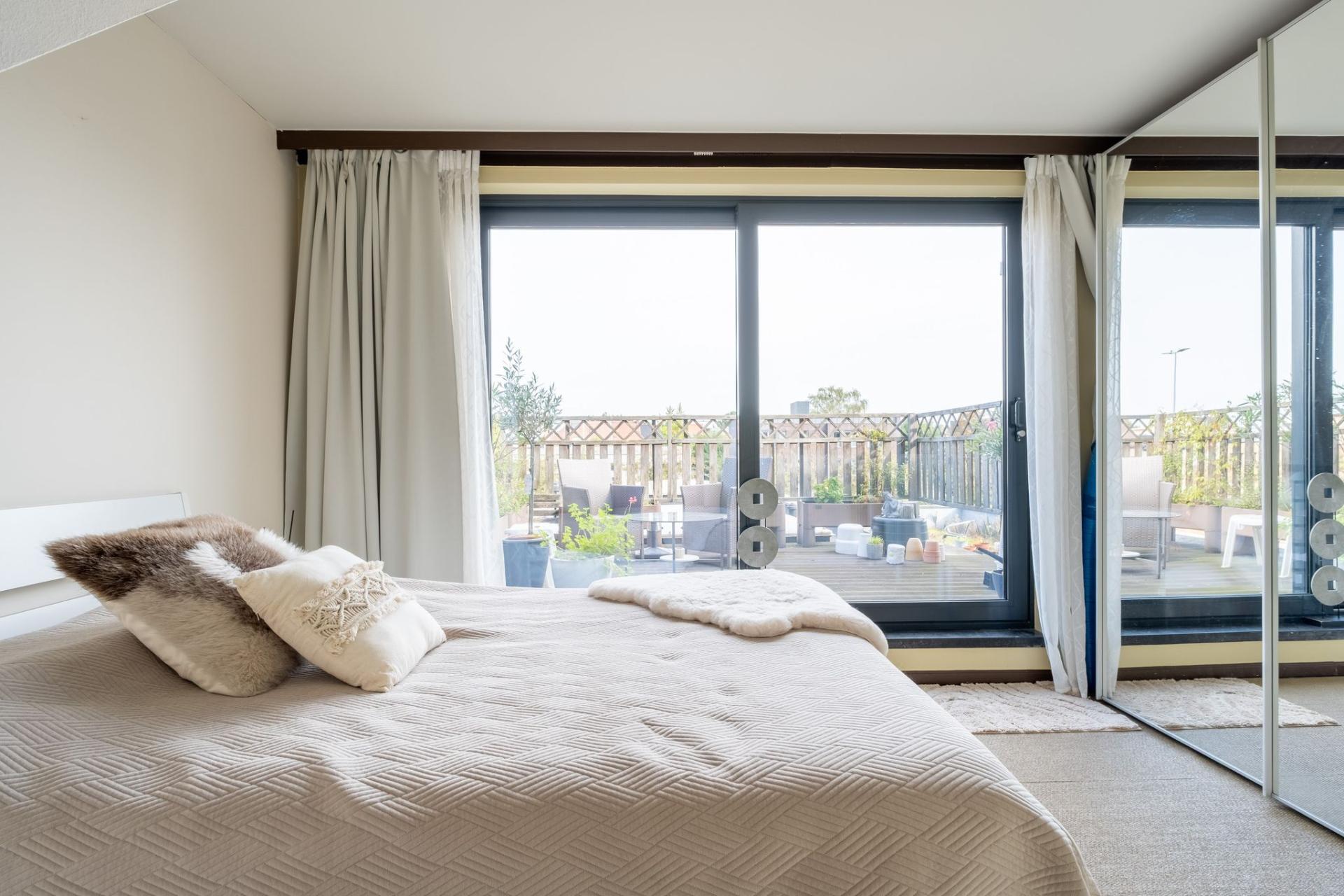 1-slaapkamer appartement met ruim terras — foto