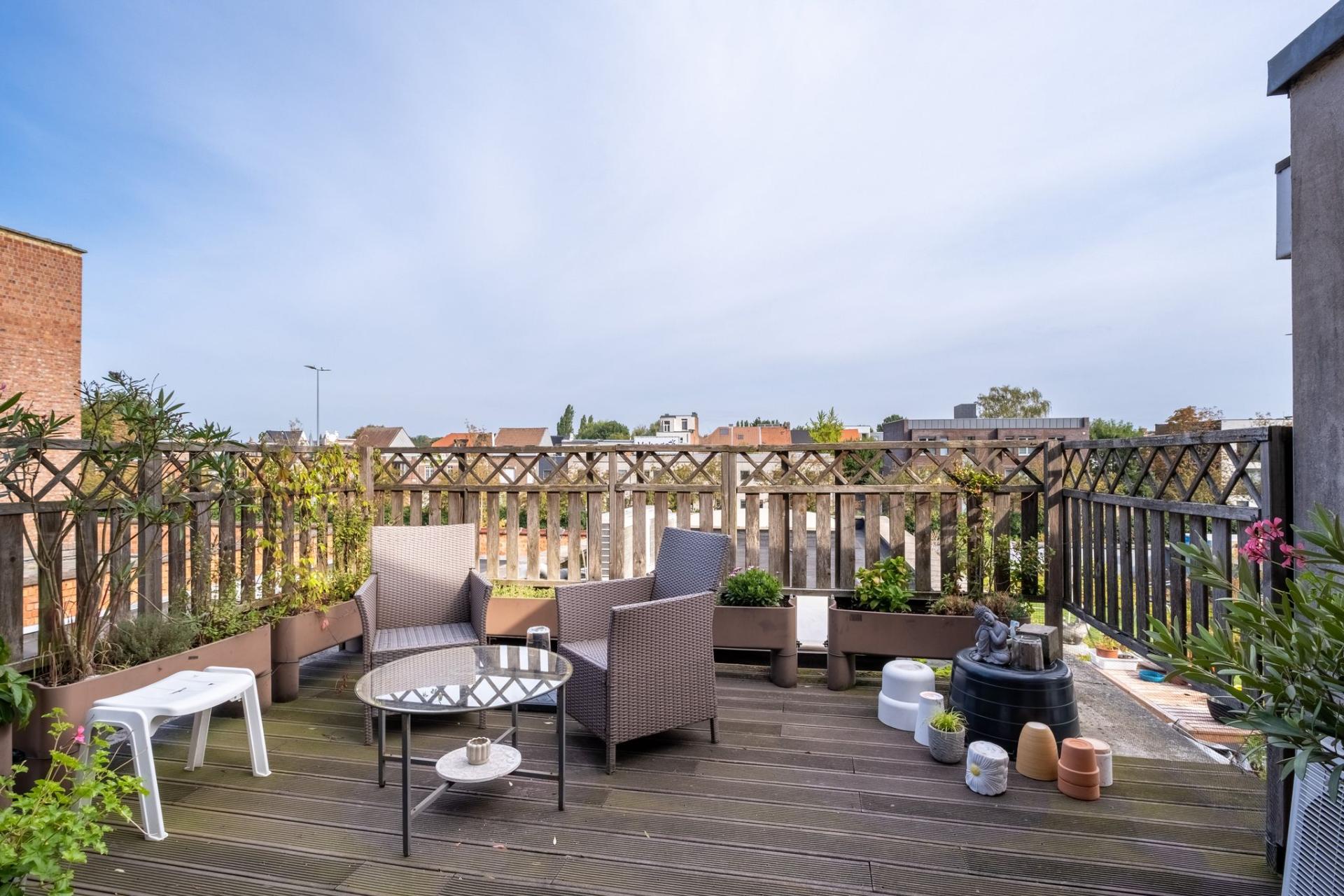 1-slaapkamer appartement met ruim terras — foto
