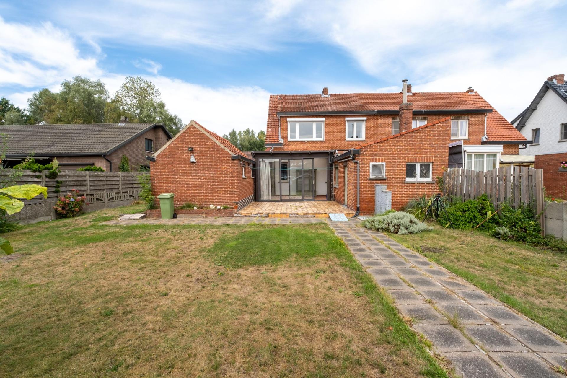 Te renoveren woning met 3 slpk op perceel van 488m² in balen — foto