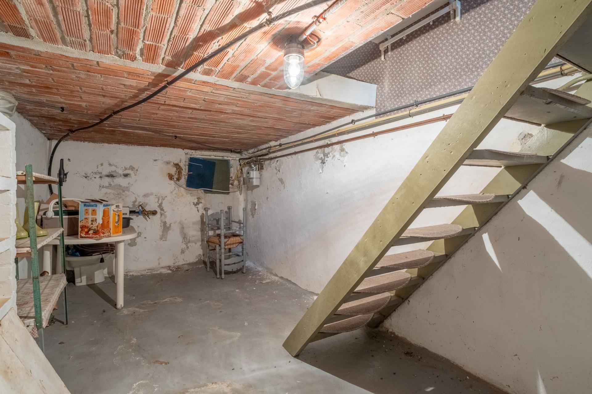 Te renoveren woning met 3 slpk op perceel van 488m² in balen — foto