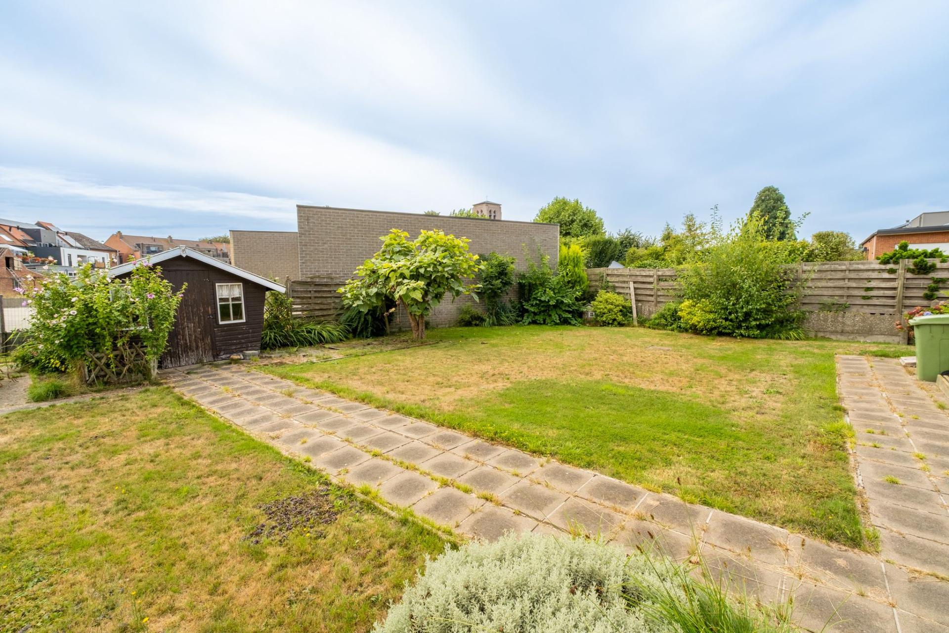 Te renoveren woning met 3 slpk op perceel van 488m² in balen — foto