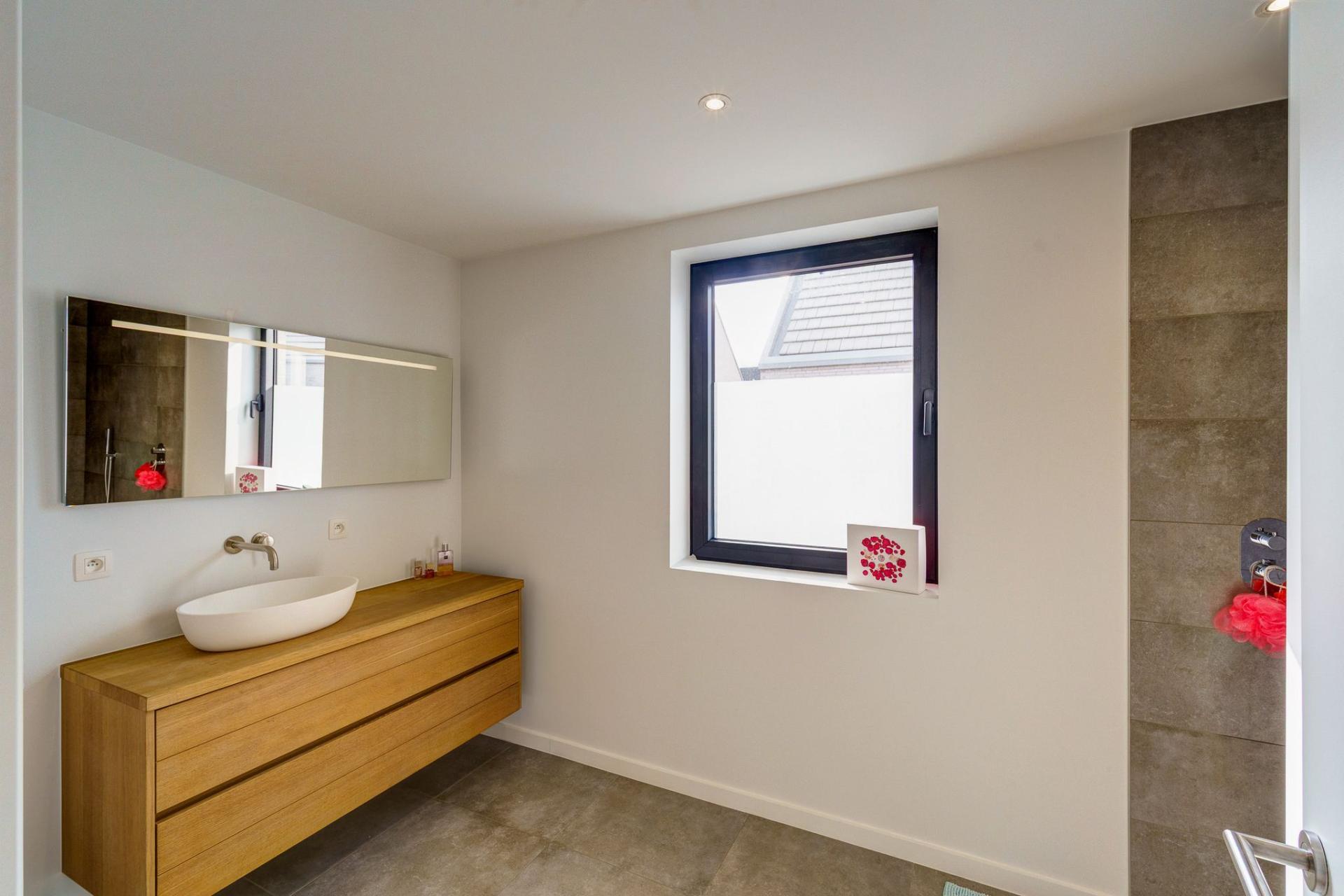 Recente BEN woning in rustige straat te Vremde/Boechout. — foto