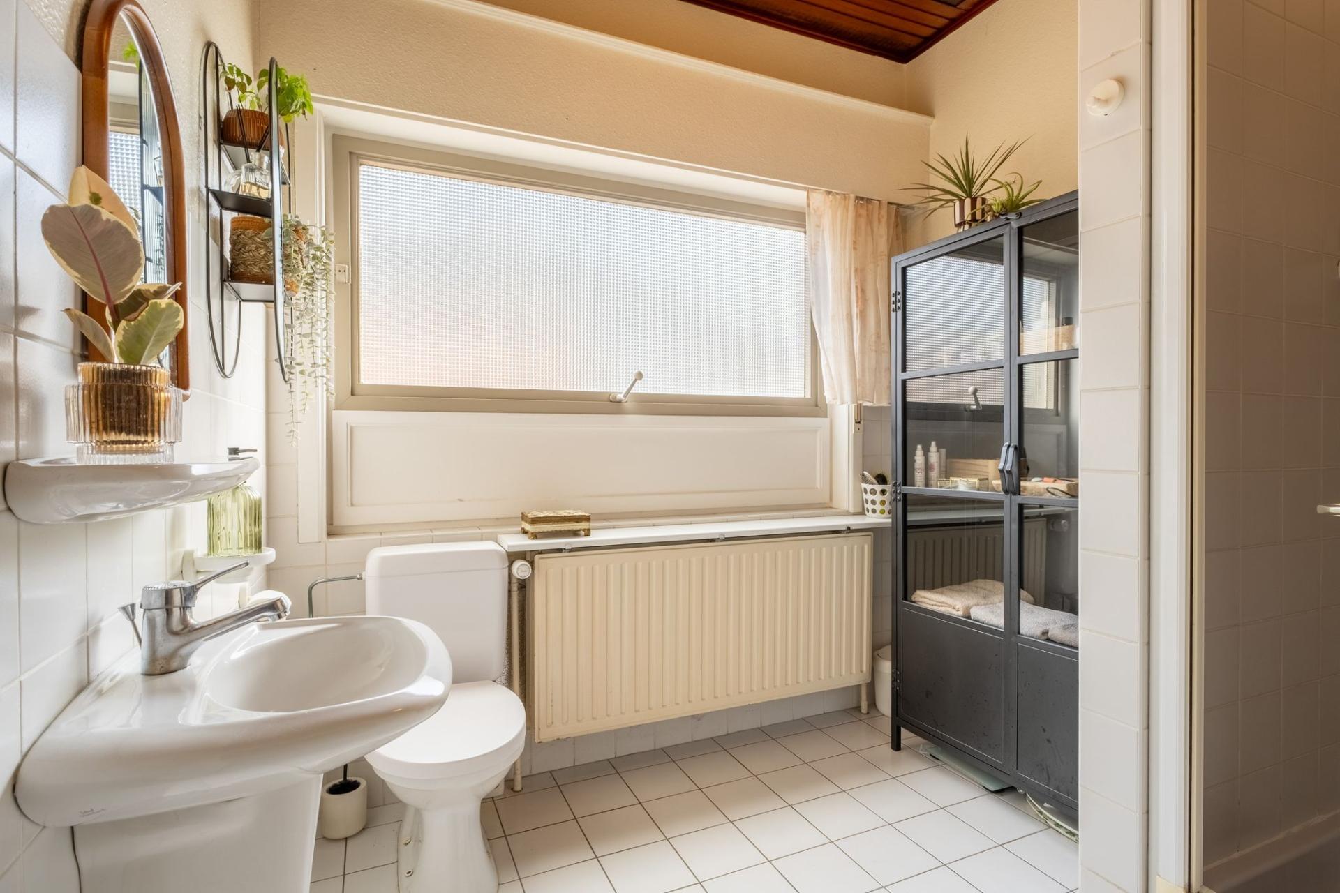 Gelijkvloerse woning met 3 slpk. op 530m2 in Mol — foto