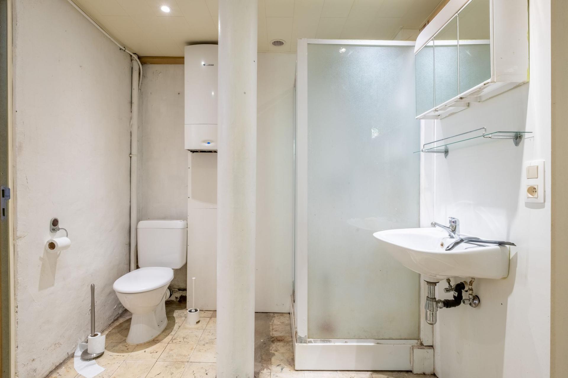 Te renoveren woonhuis en handelspand met veel mogelijkheden! — foto