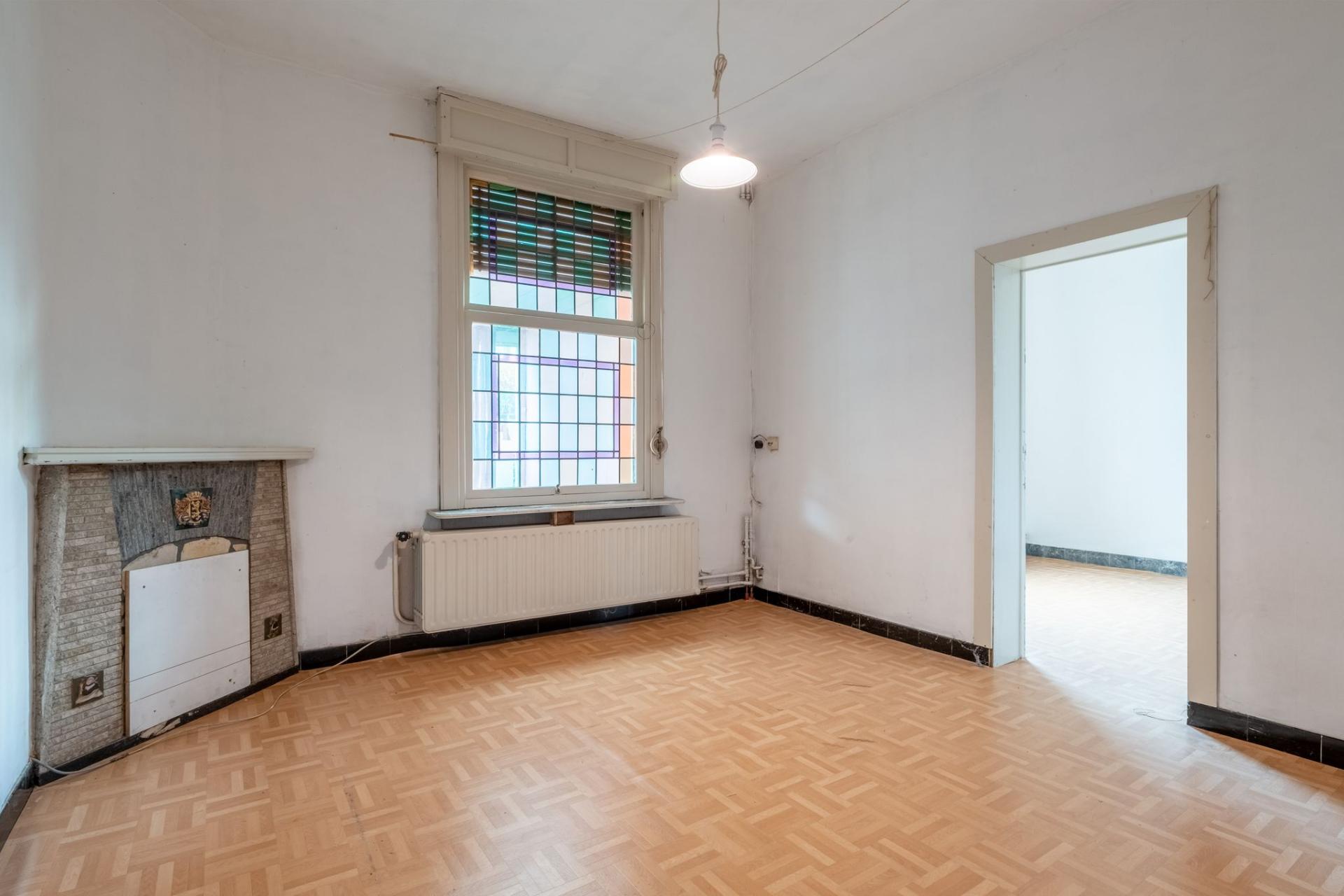 Te renoveren woonhuis en handelspand met veel mogelijkheden! — foto