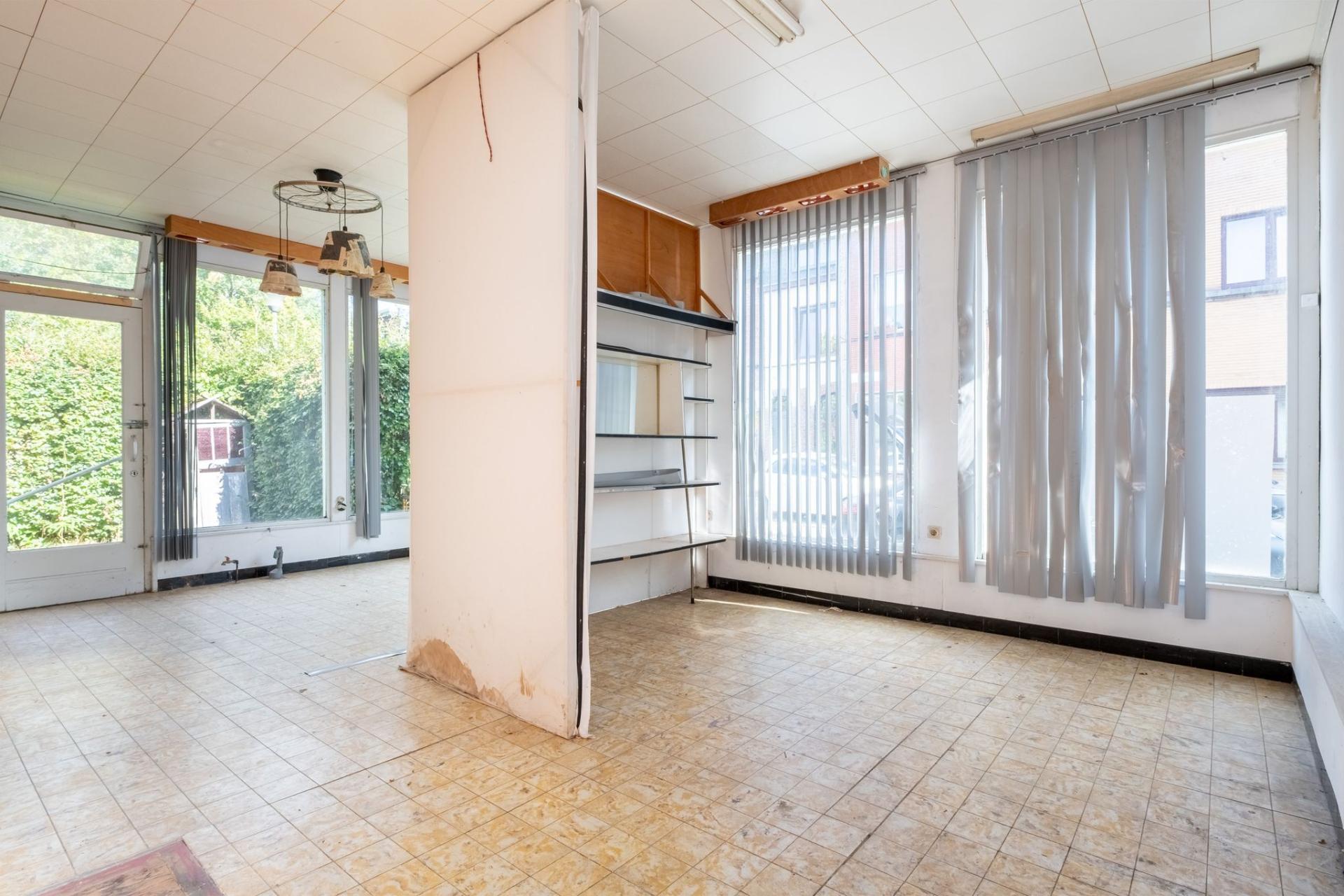 Te renoveren woonhuis en handelspand met veel mogelijkheden! — foto