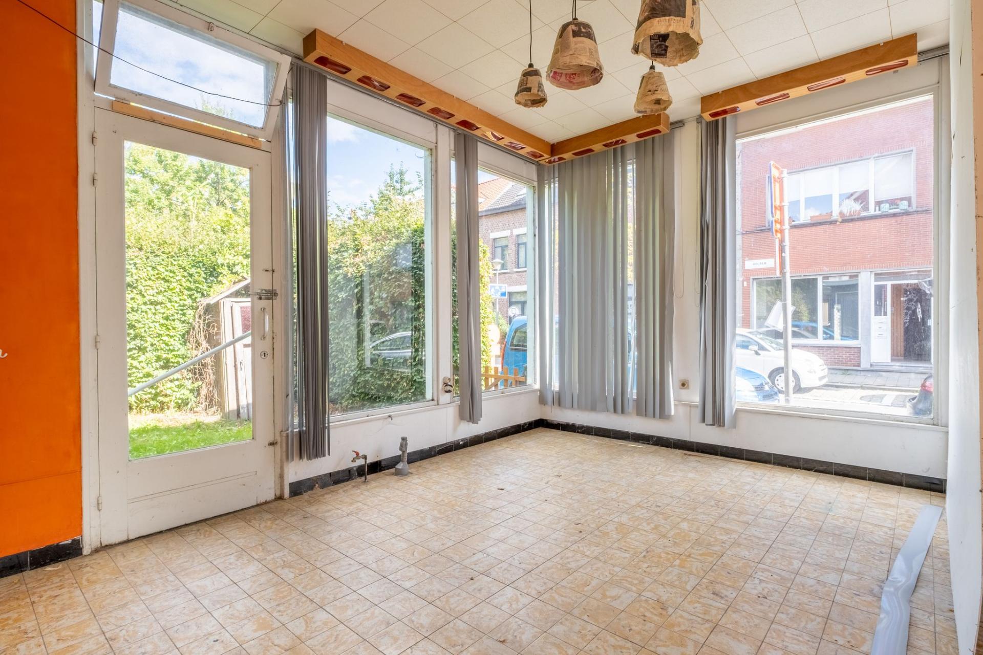 Te renoveren woonhuis en handelspand met veel mogelijkheden! — foto