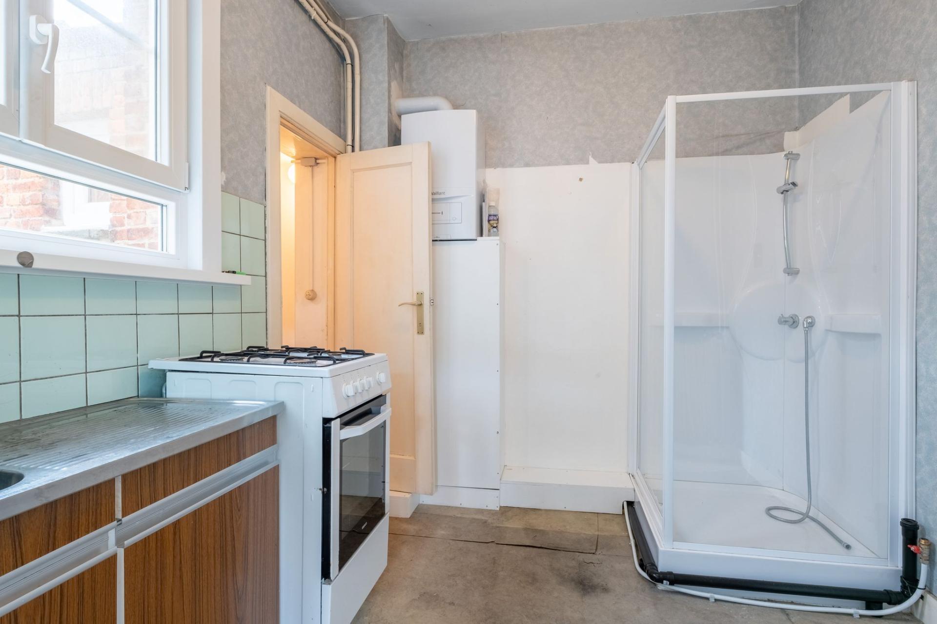 Te renoveren woonhuis en handelspand met veel mogelijkheden! — foto
