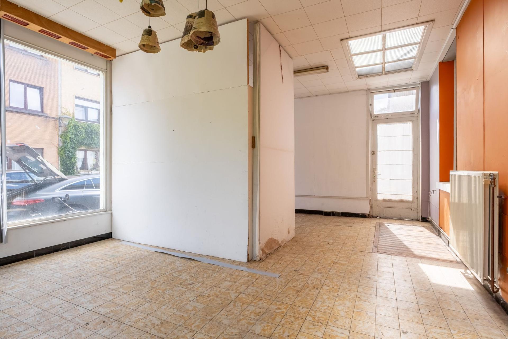 Te renoveren woonhuis en handelspand met veel mogelijkheden! — foto