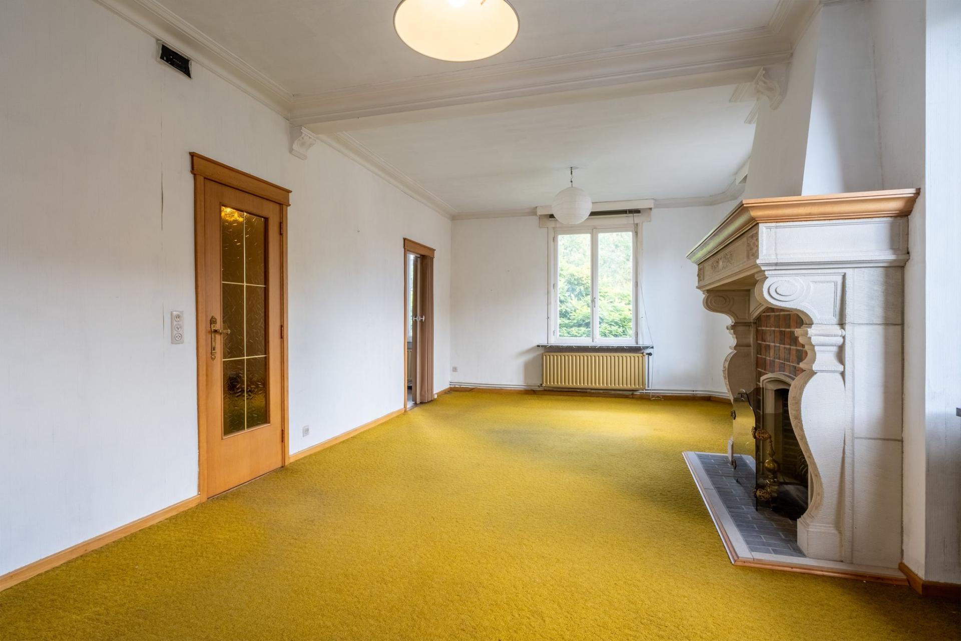 Te renoveren woonhuis en handelspand met veel mogelijkheden! — foto