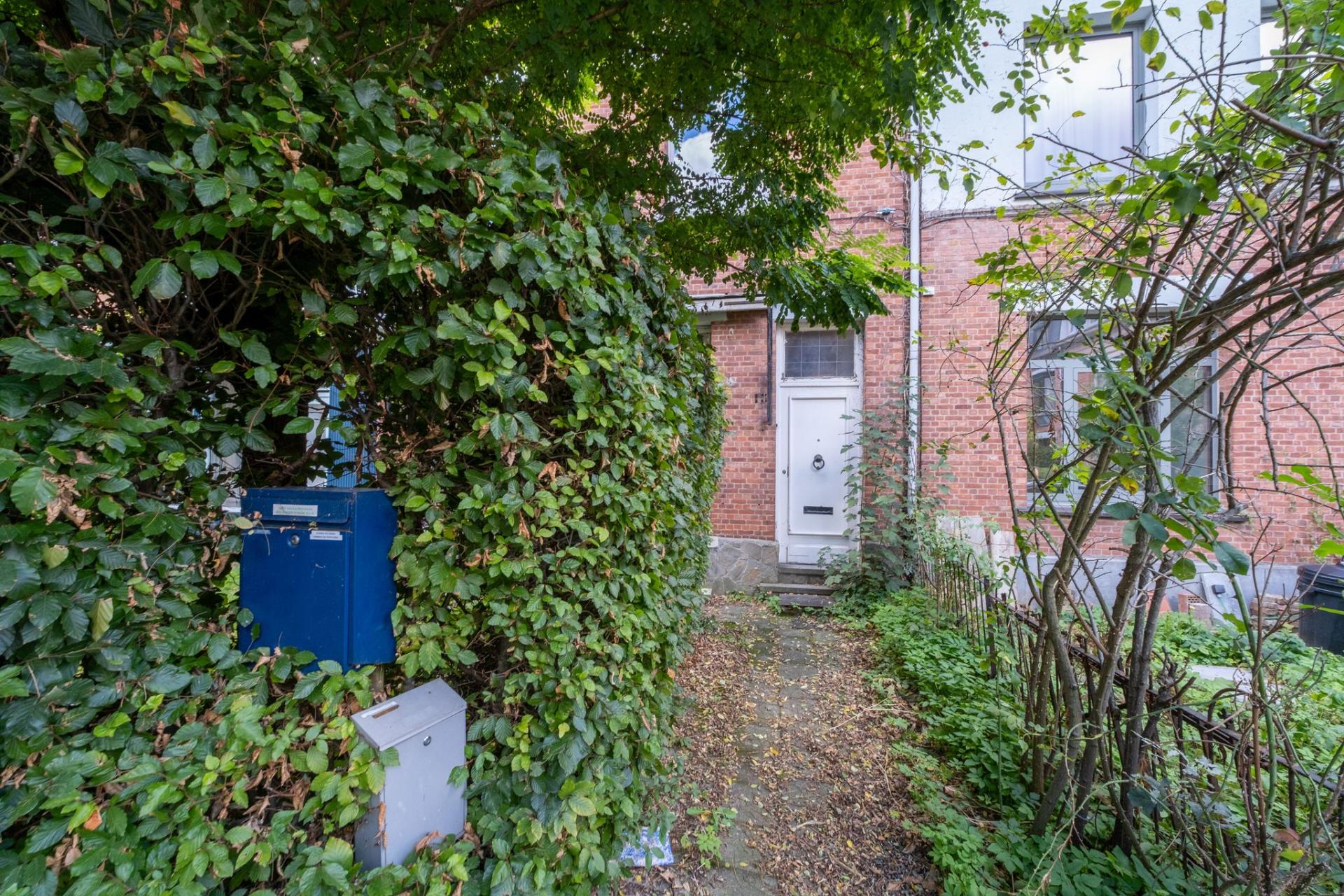 Te renoveren woonhuis en handelspand met veel mogelijkheden! — foto