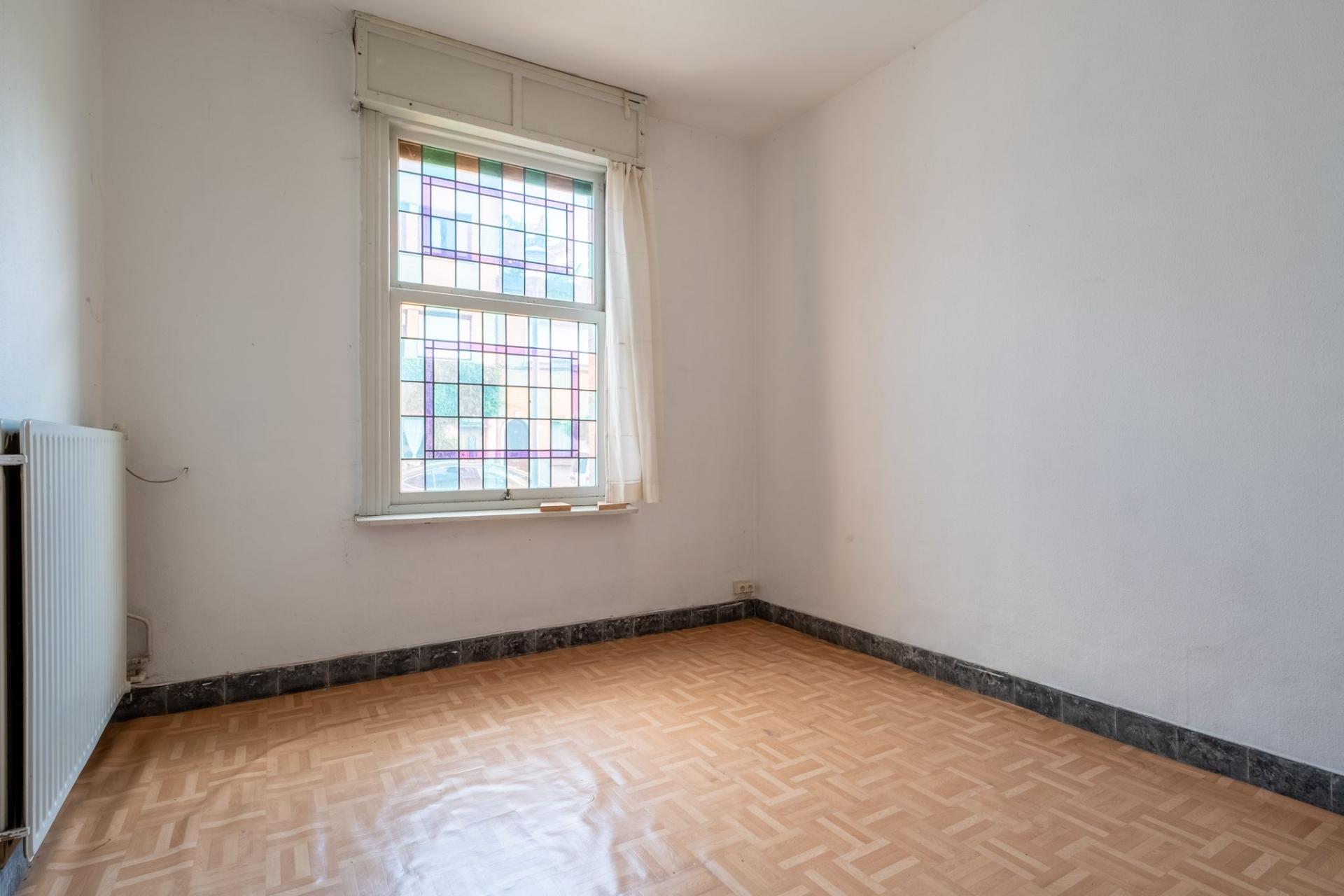 Te renoveren woonhuis en handelspand met veel mogelijkheden! — foto