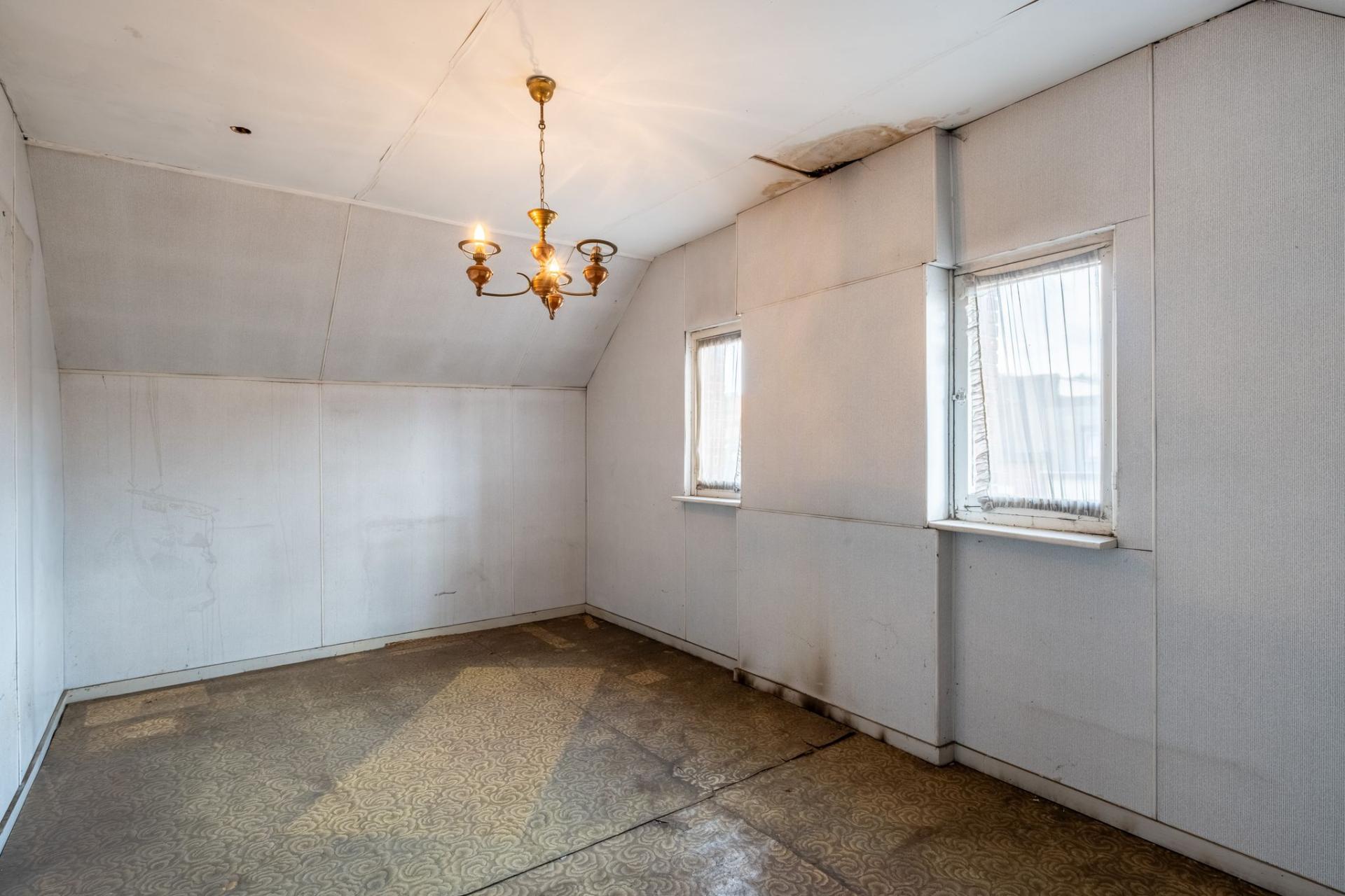 Te renoveren woonhuis en handelspand met veel mogelijkheden! — foto