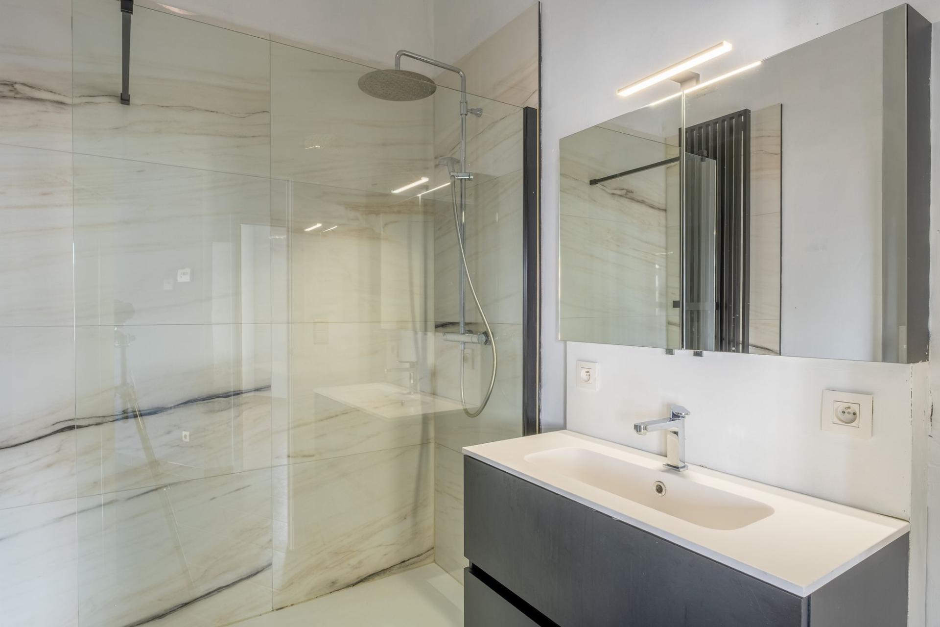 Ruim appartement met twee slaapkamers in hartje Mechelen — foto