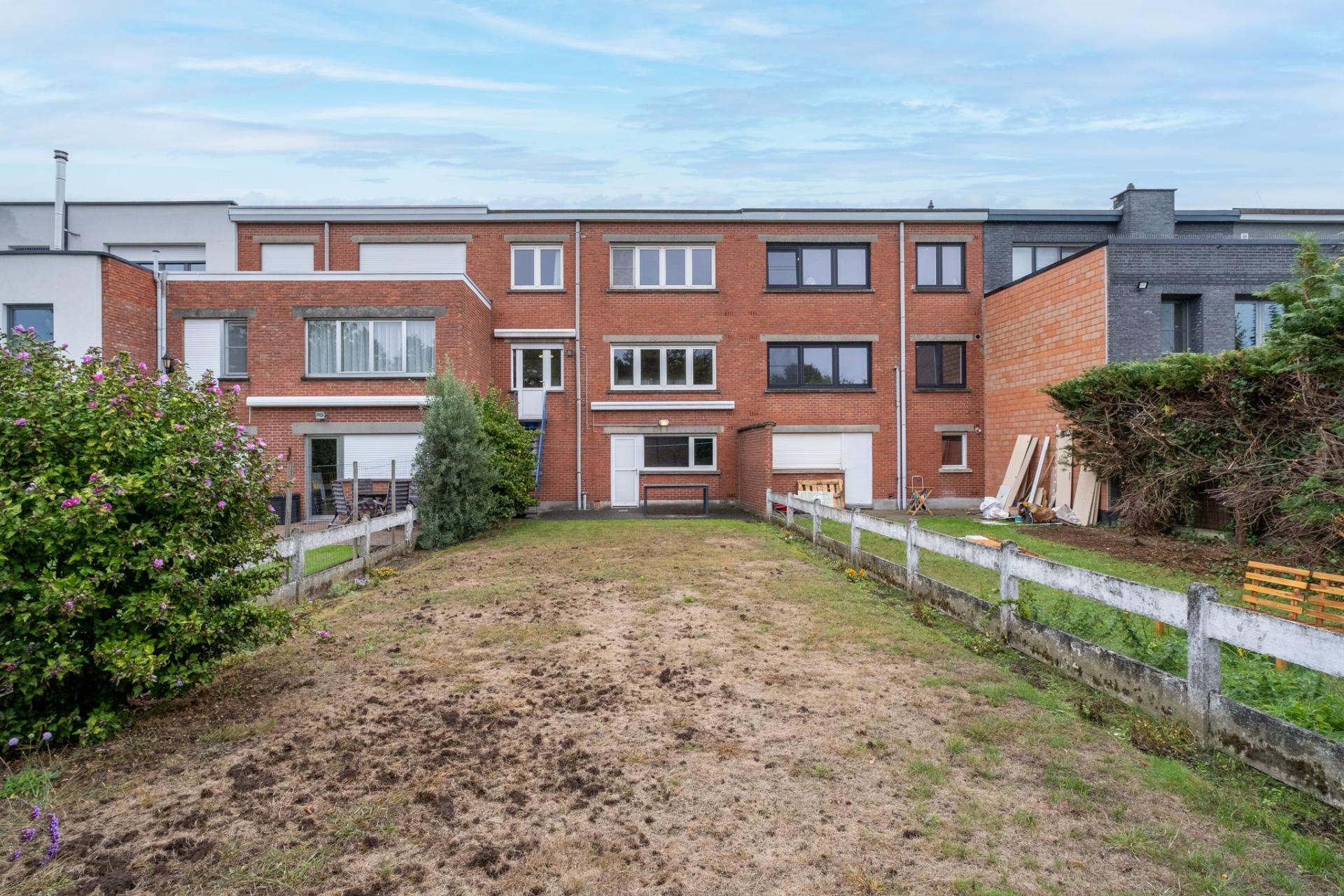 Te moderniseren bel-etagewoning met 3 slpk en tuin in Lier — foto