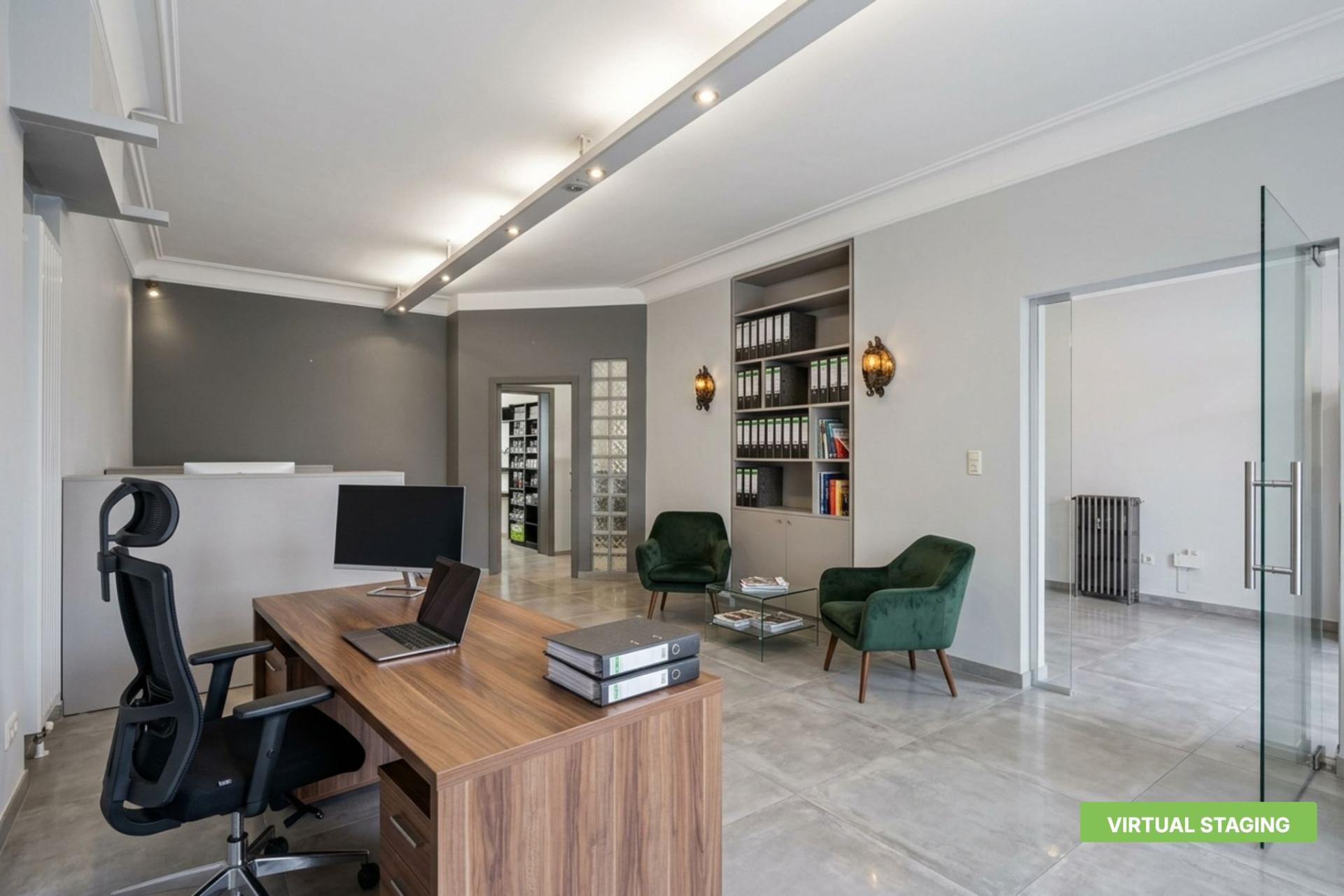 Handelsgelijkvloers met bovenliggend duplex appartement — foto