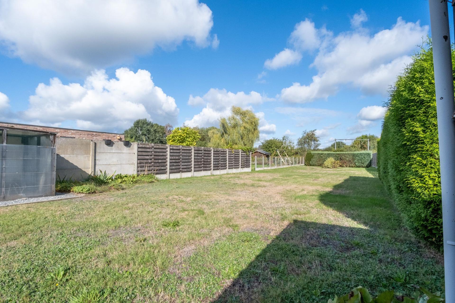 Charmante woning met diepe tuin te koop in Begijnendijk — foto