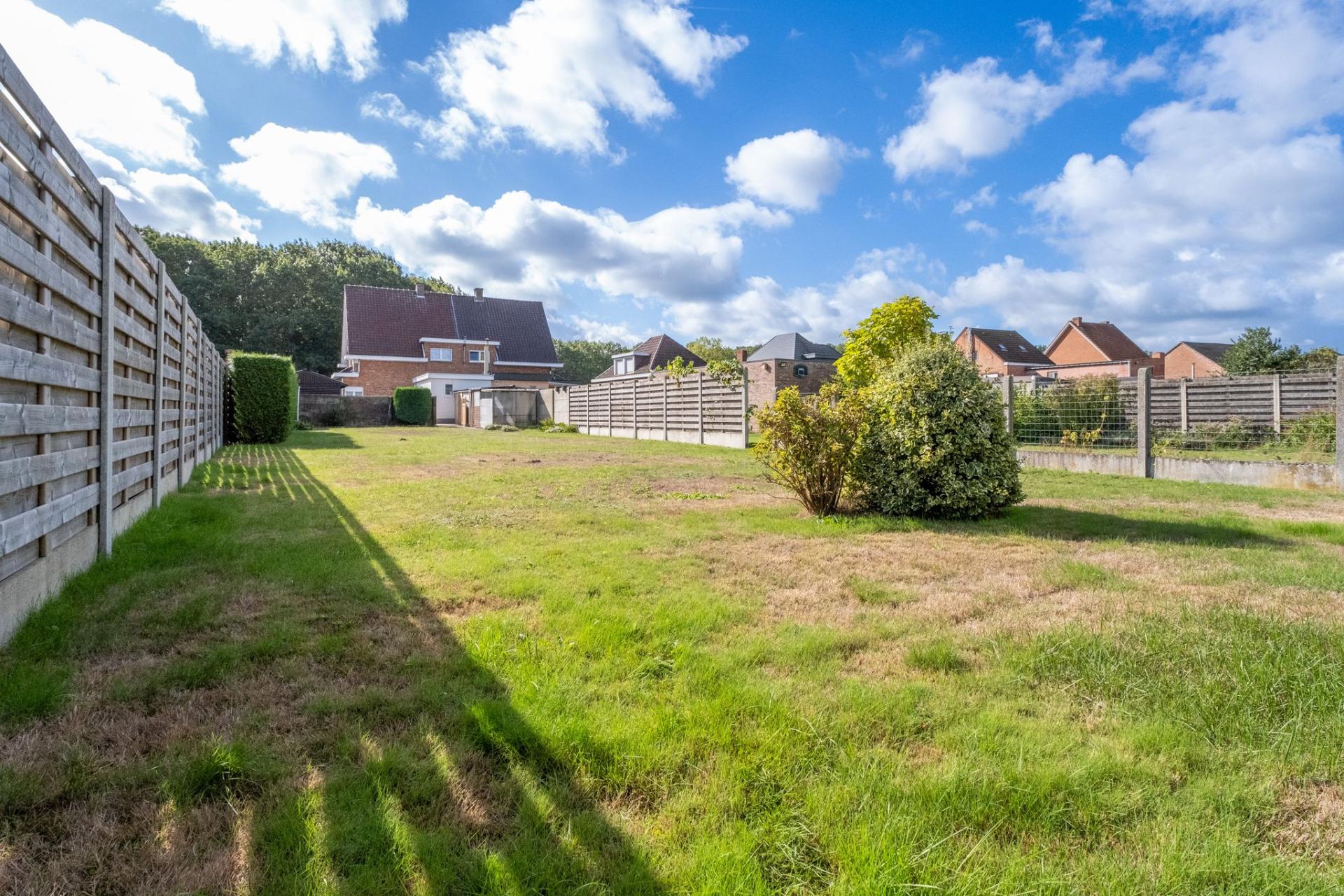Charmante woning met diepe tuin te koop in Begijnendijk — foto