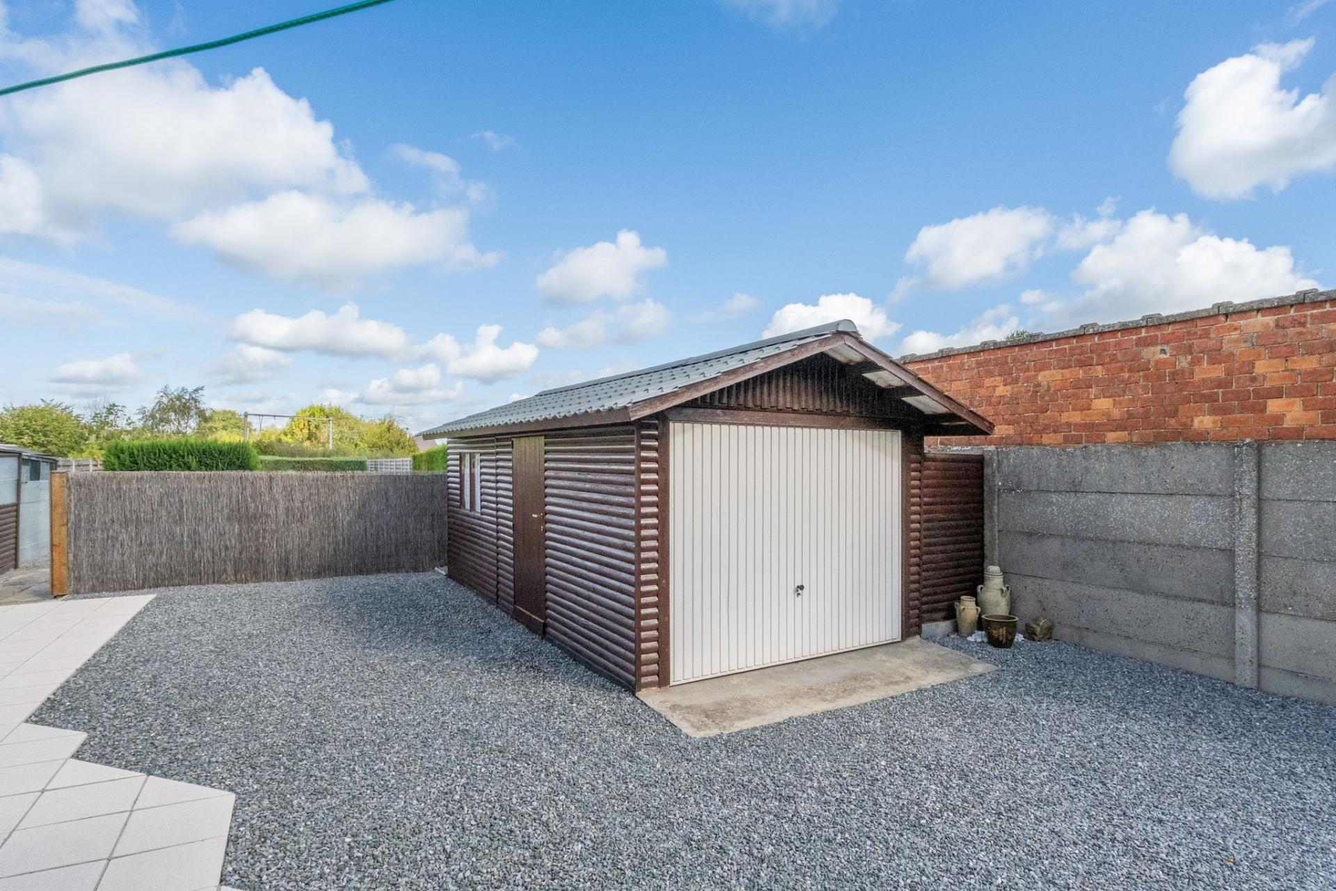 Charmante woning met diepe tuin te koop in Begijnendijk — foto