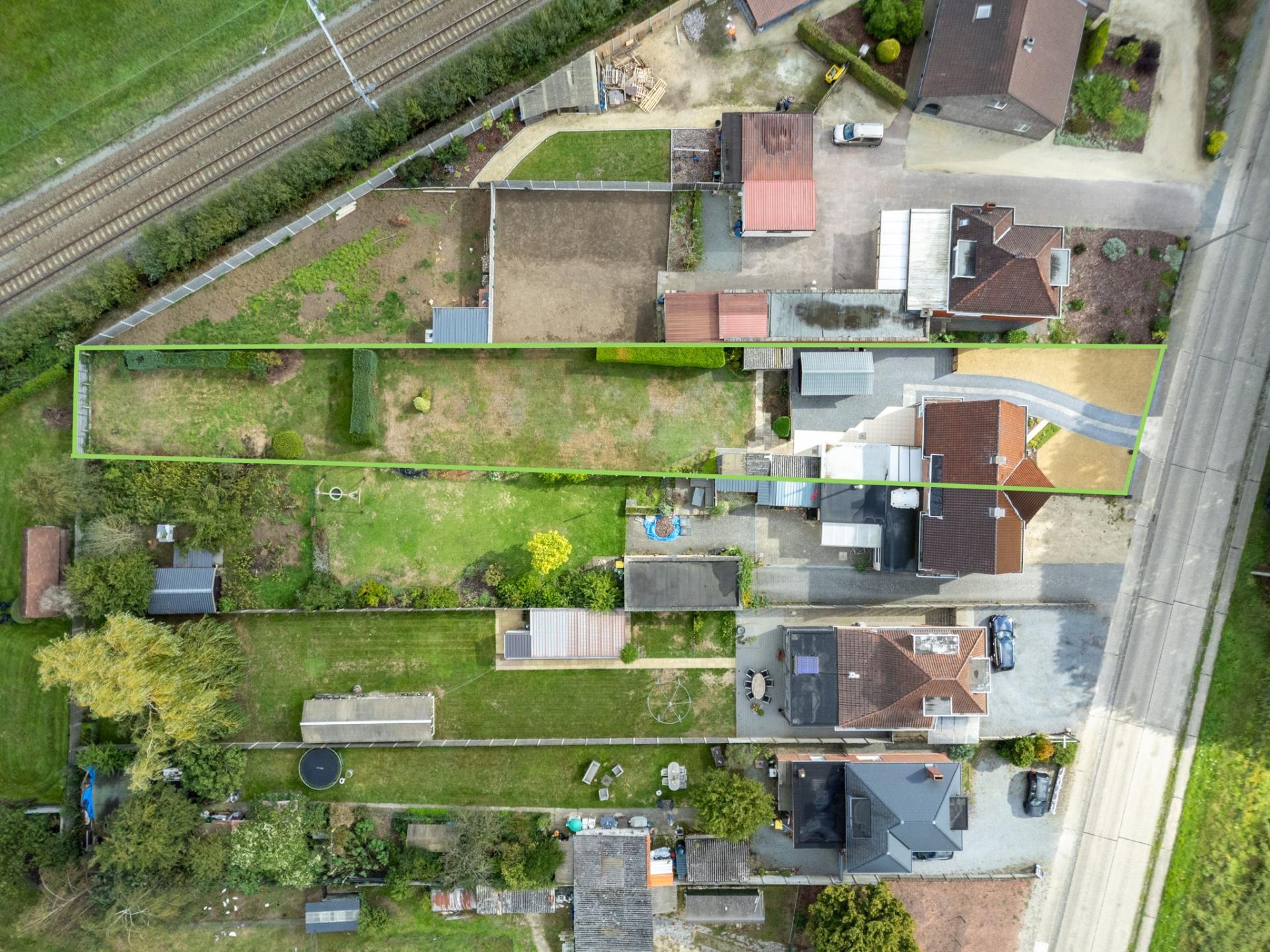 Charmante woning met diepe tuin te koop in Begijnendijk — foto